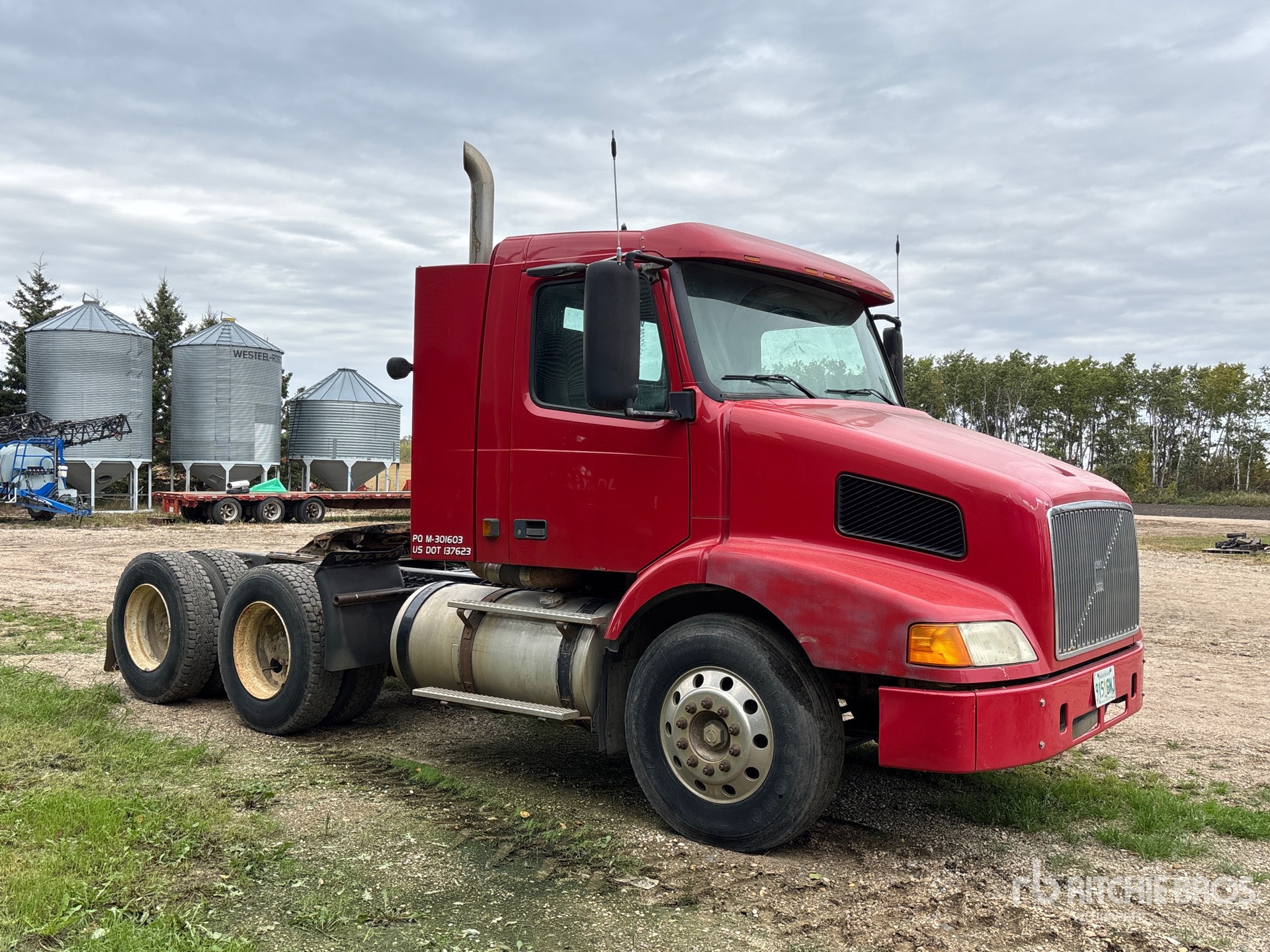 1999 Volvo VNM64T
