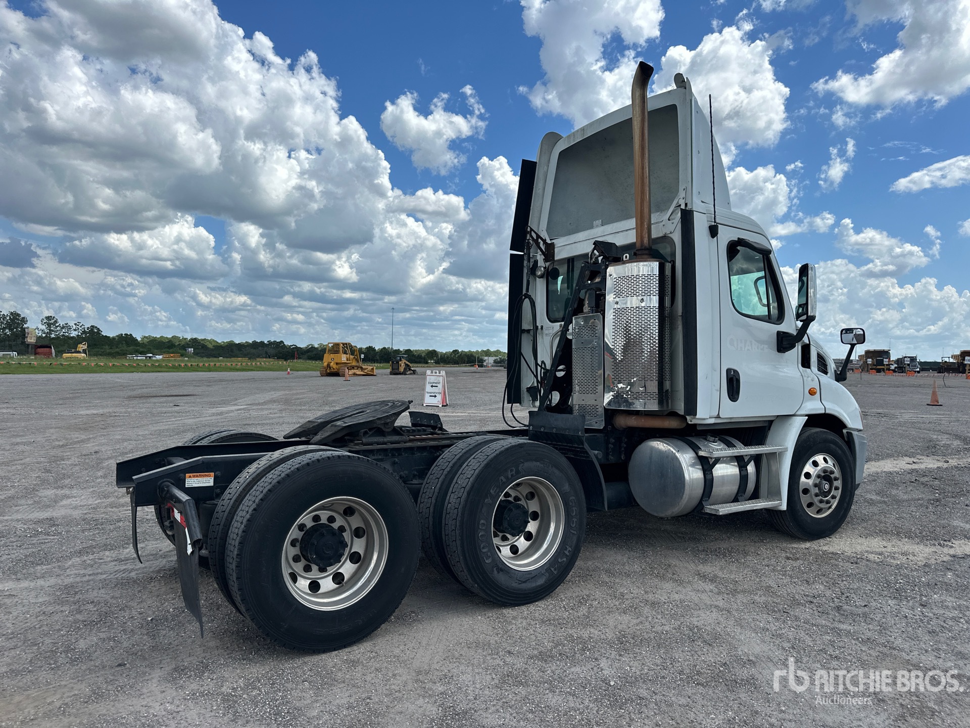 2013 Freightliner CASCADIA 113