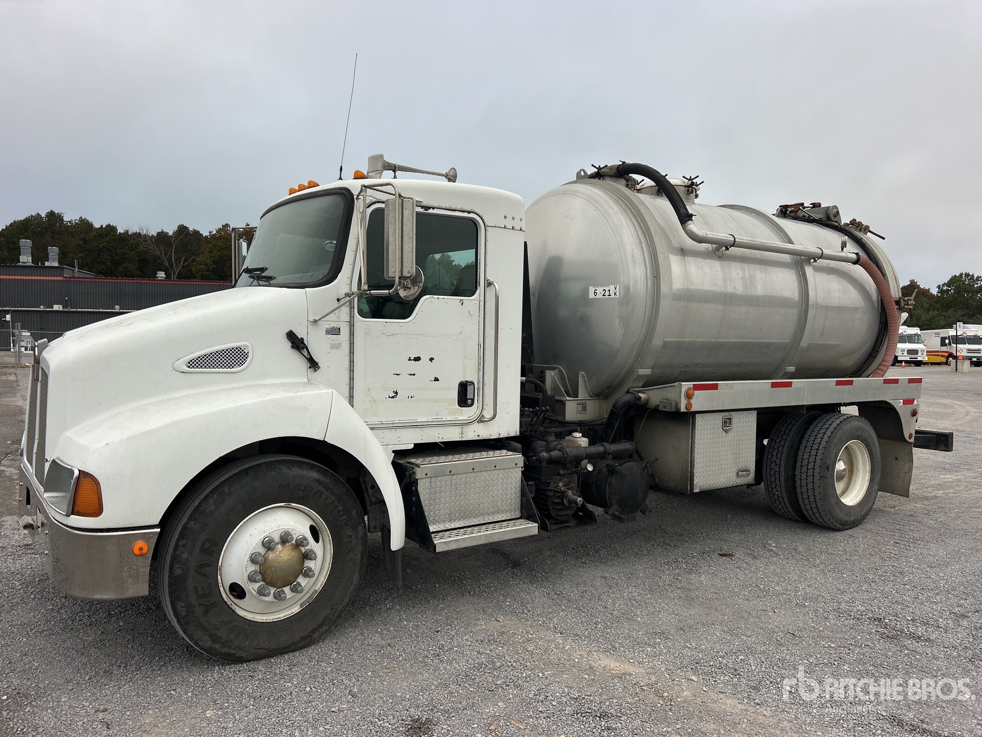 2004 Kenworth T300