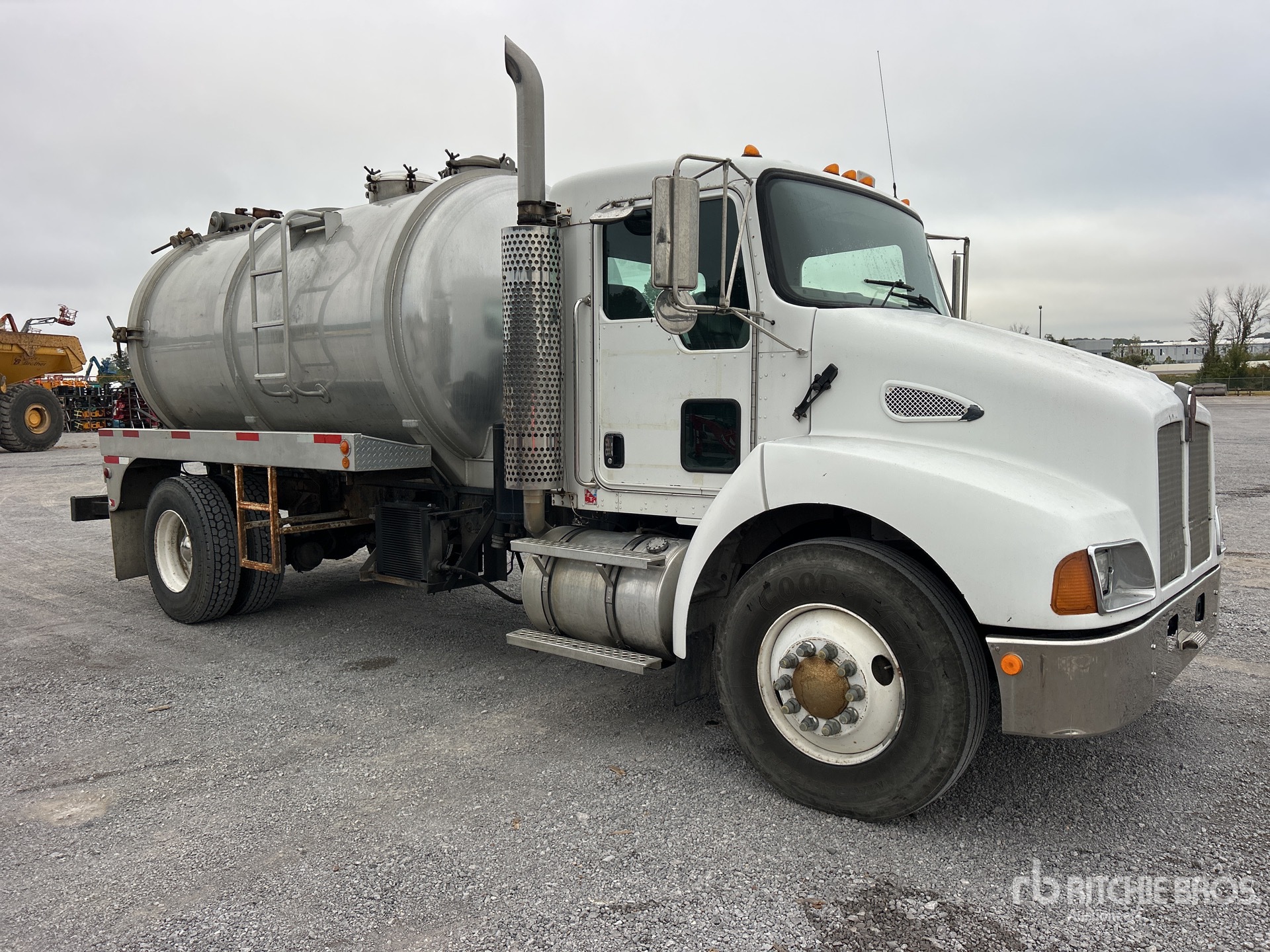 2004 Kenworth T300