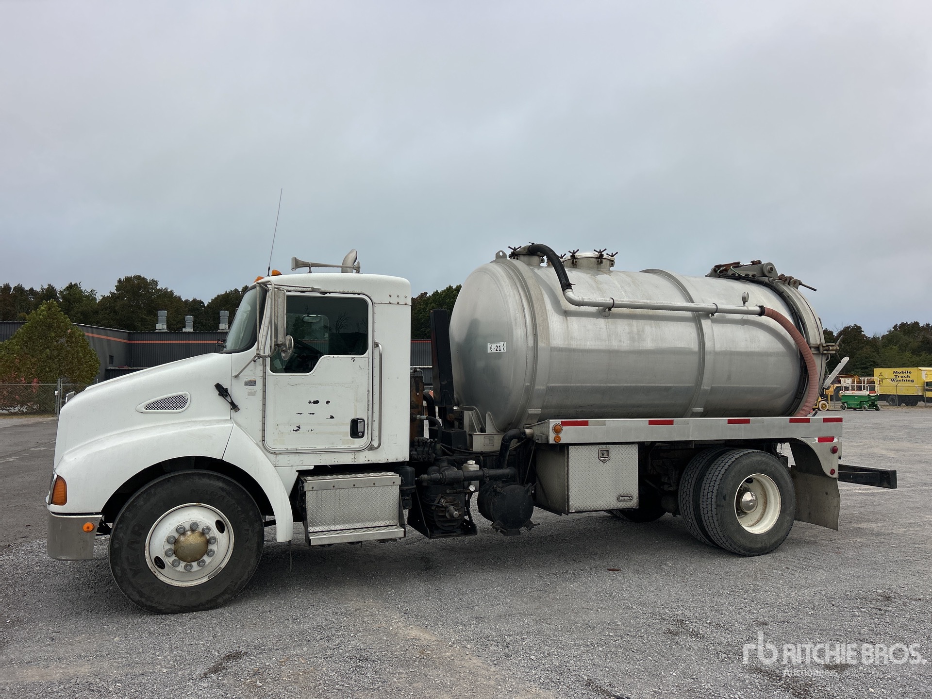 2004 Kenworth T300