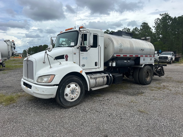Etnyre Black-Topper 2000 gal on 2017 Kenworth T370 4x2 Asphalt Distributor Truck