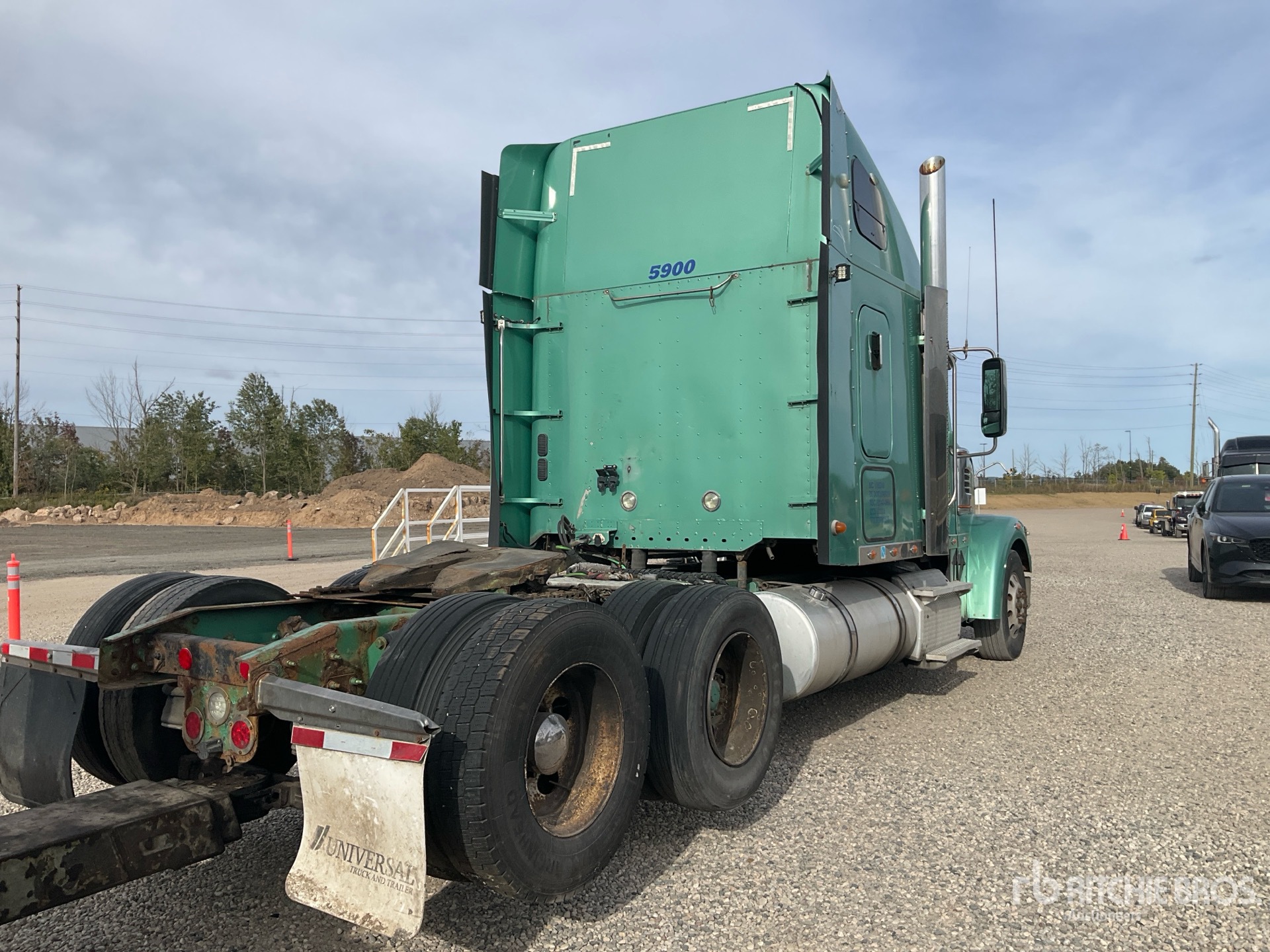 2015 Freightliner Coronado 132