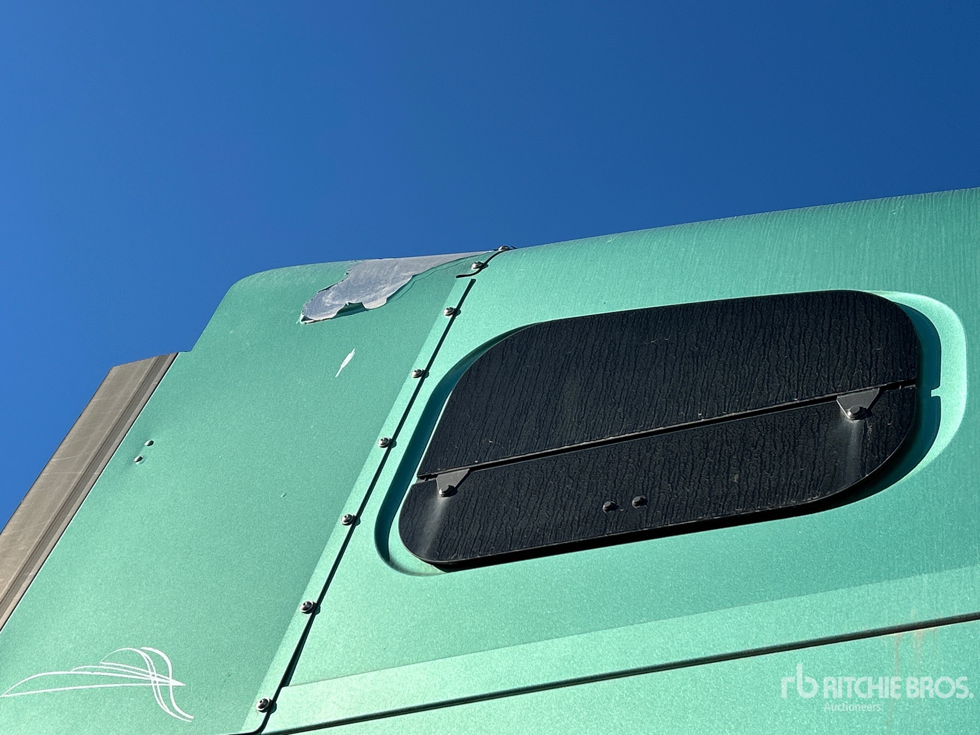 2015 Freightliner Coronado 132