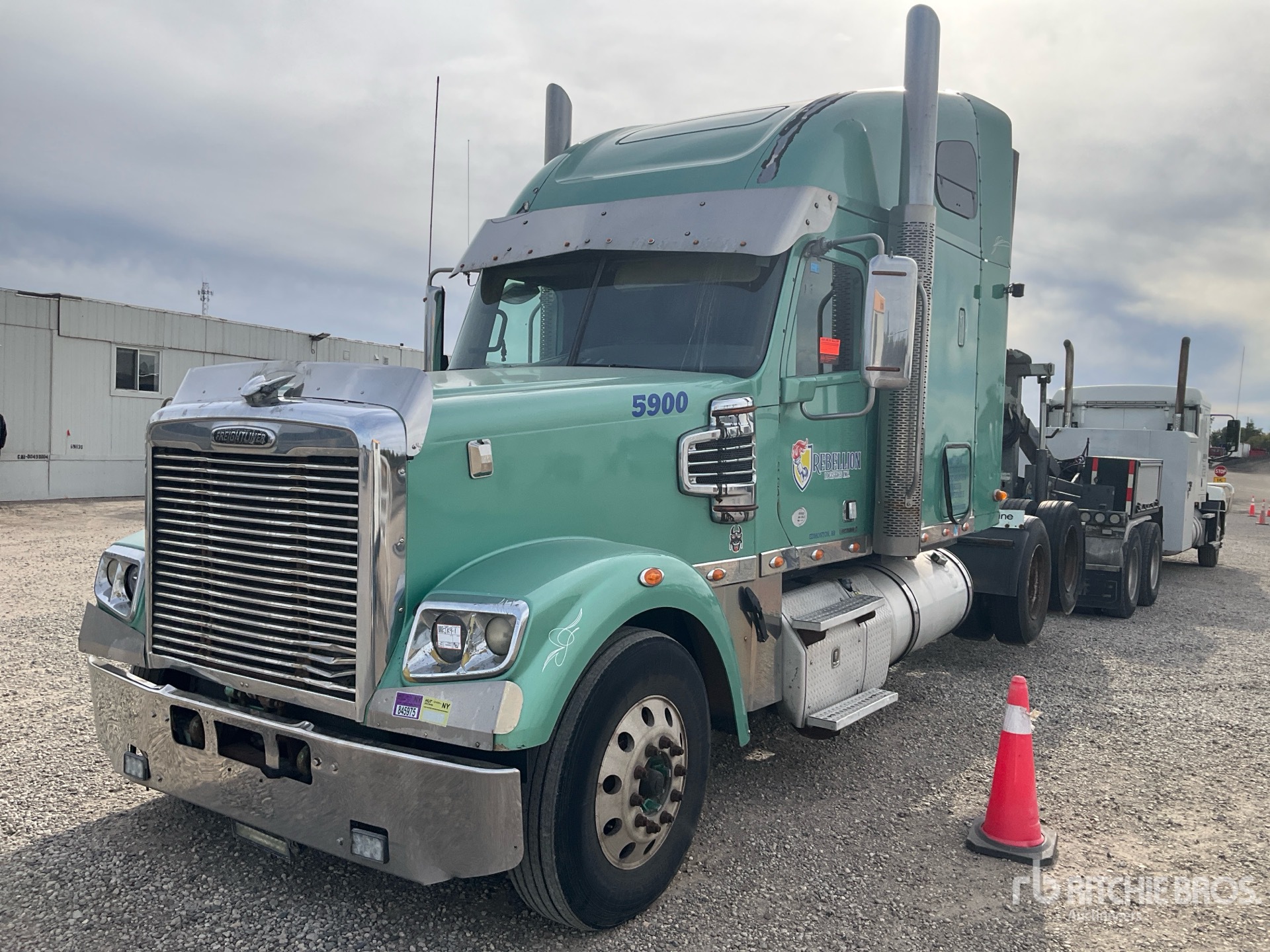 2015 Freightliner Coronado 132