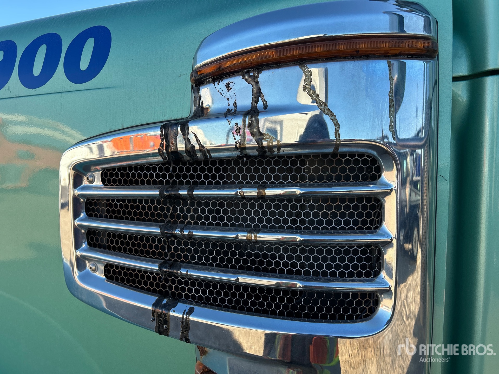 2015 Freightliner Coronado 132