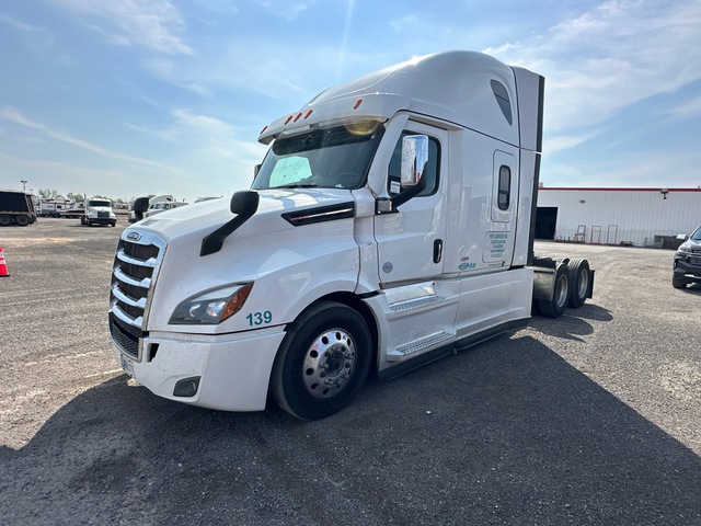2022 Freightliner Cascadia 126 6x4 T/A Sleeper Truck Tractor (Inoperable)