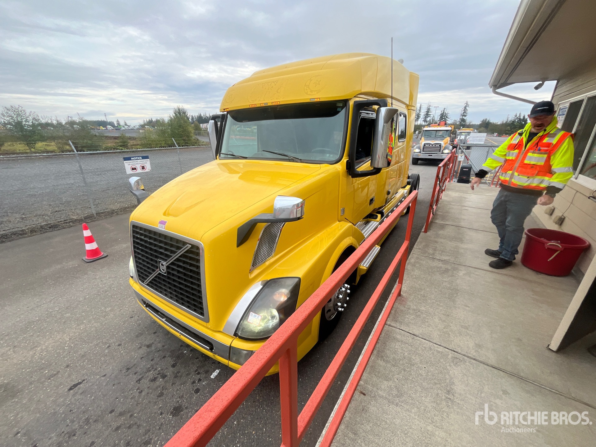 2017 Volvo VNL