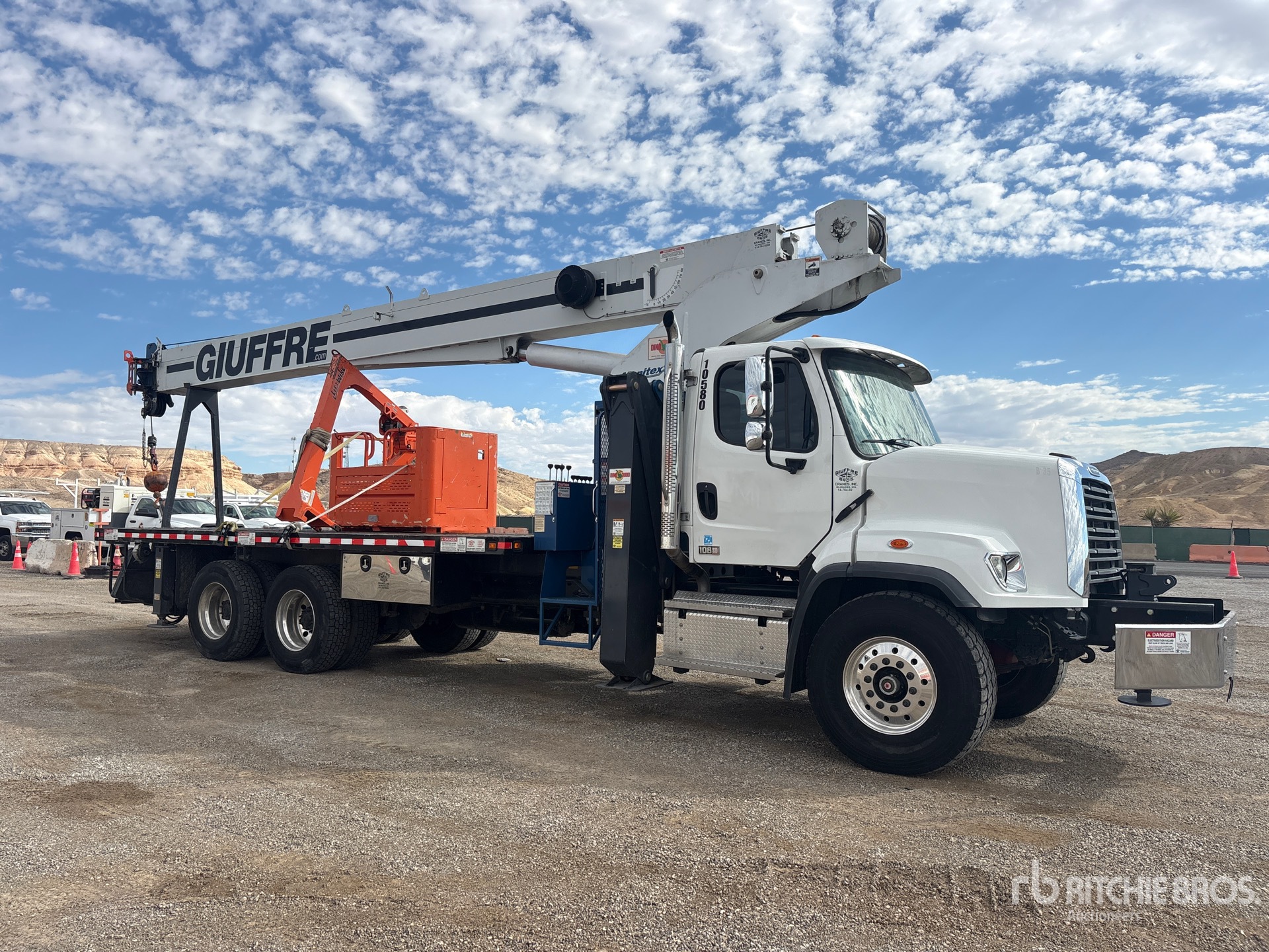 2022 Freightliner 108SD