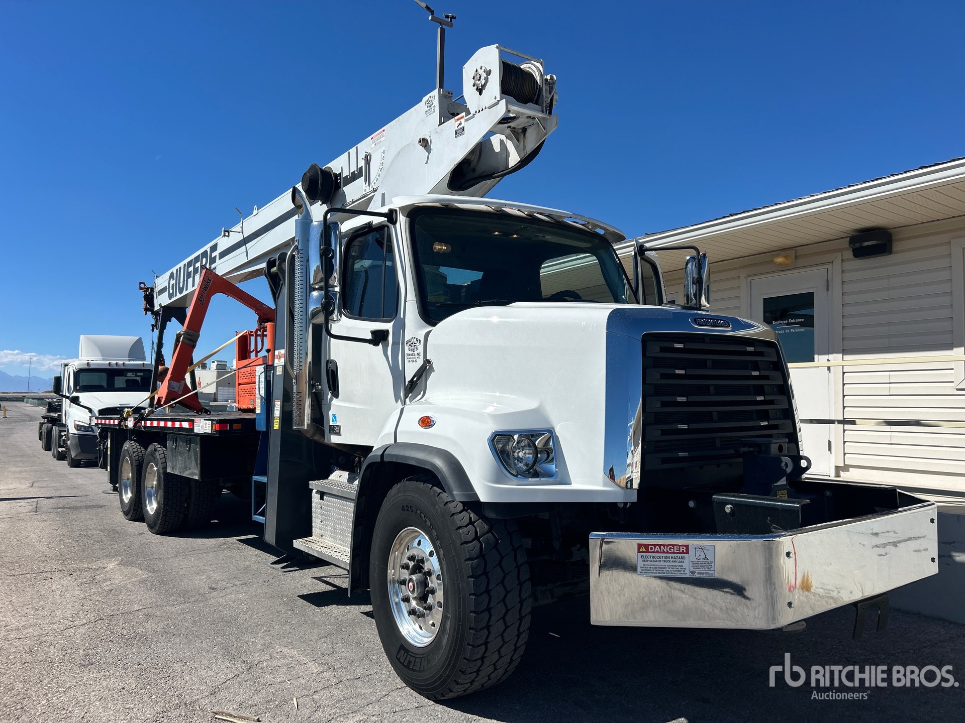 Photo of 2022 Freightliner 108SD