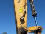 Hydraulics with Auxiliary Hydraulic Plumbing