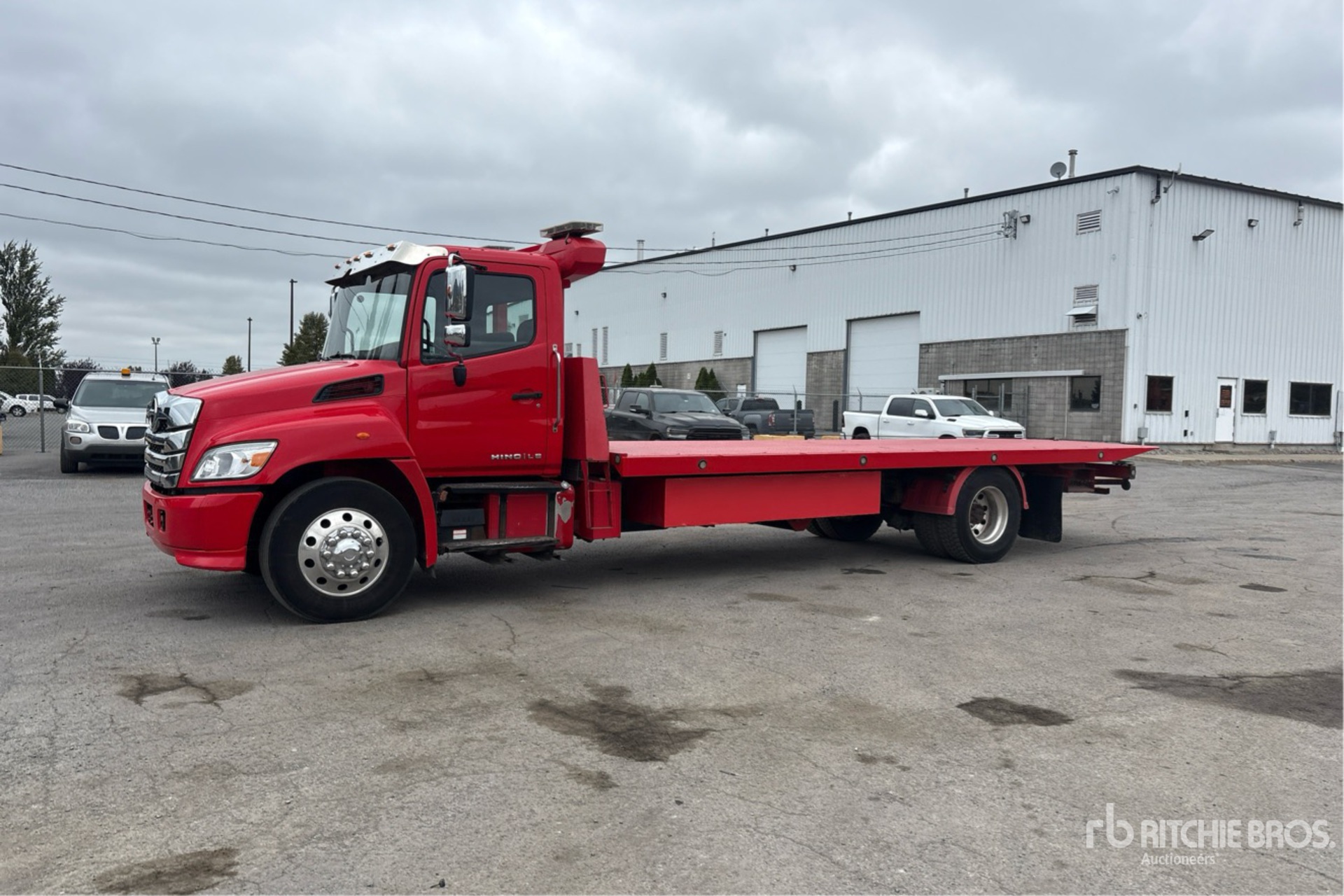 2023 Hino L8