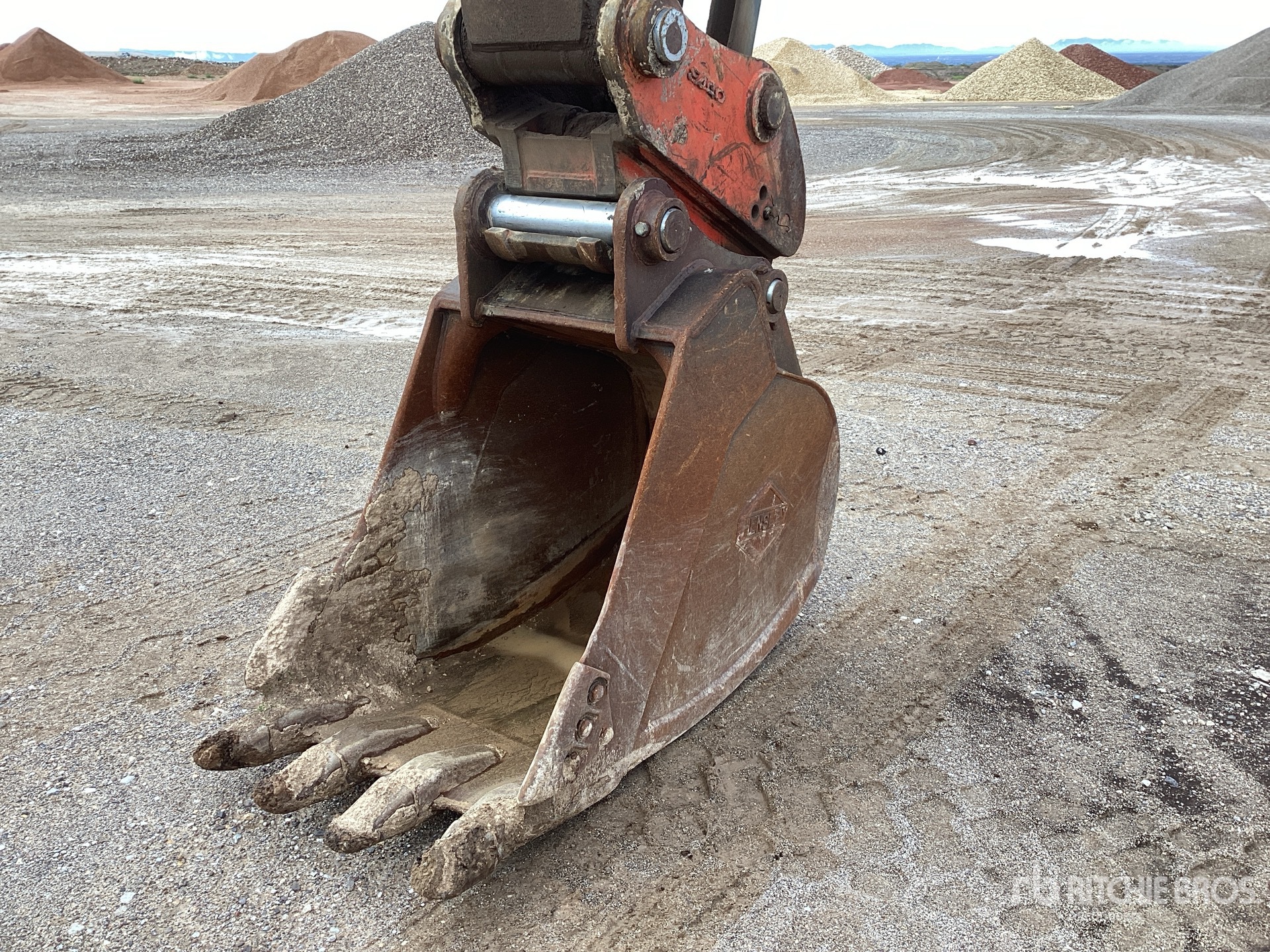 2002 Volvo EC330B LC