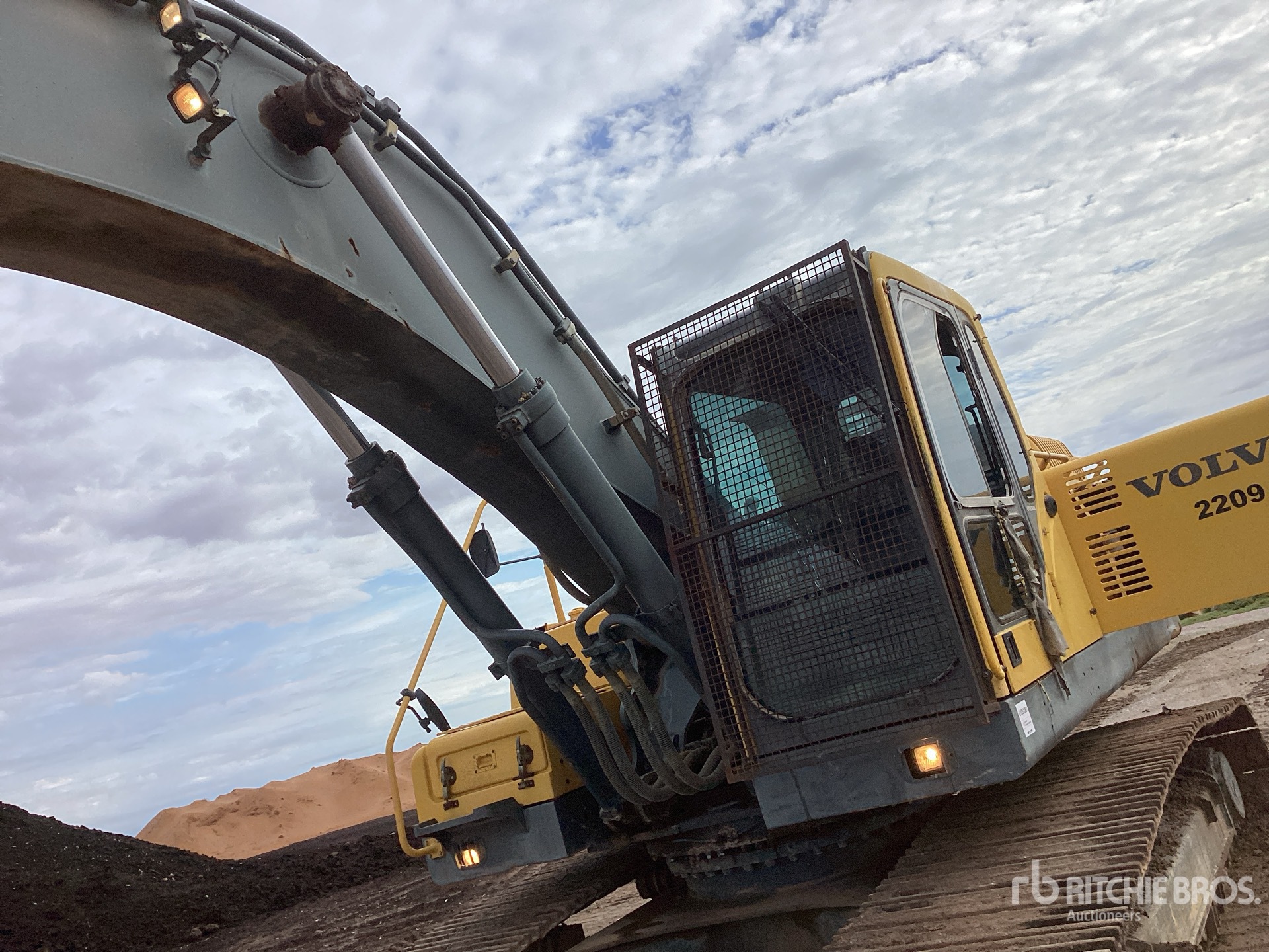 2002 Volvo EC330B LC