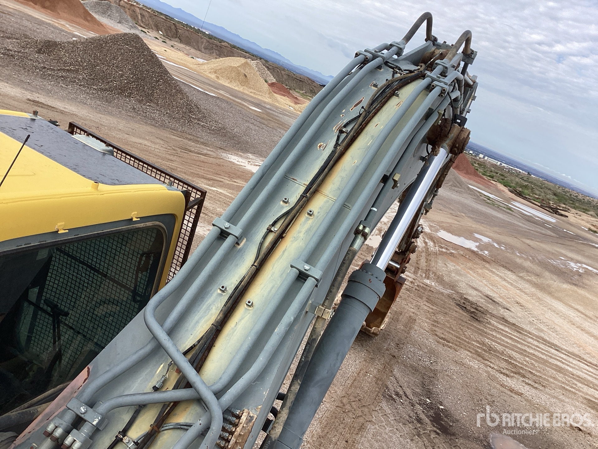 2002 Volvo EC330B LC