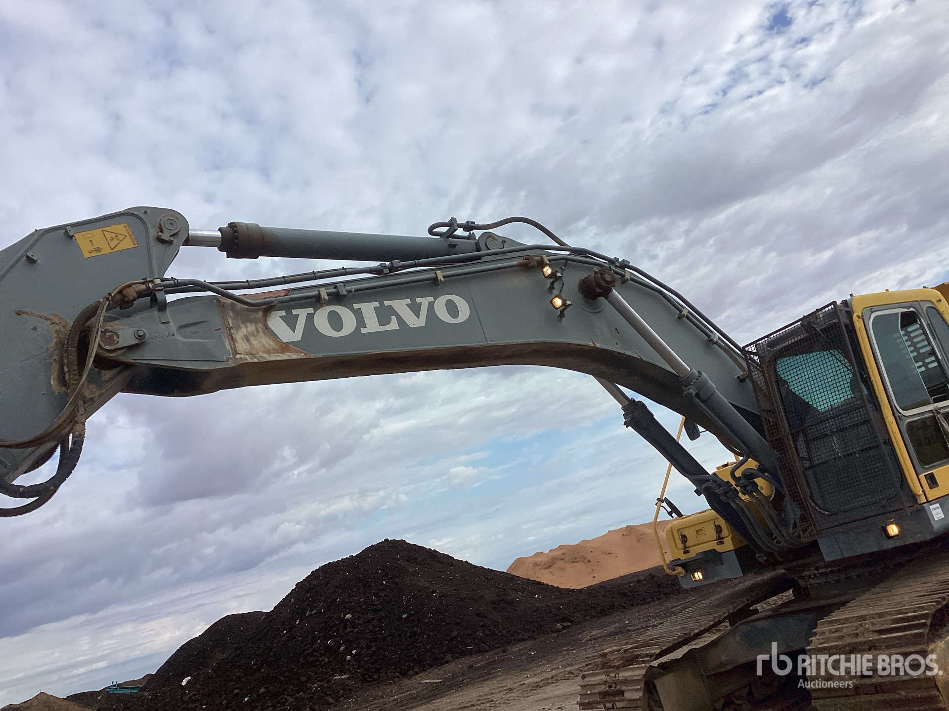 2002 Volvo EC330B LC