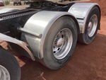 4 dessous de caisse - Camion with Pneus de traction avant gauche