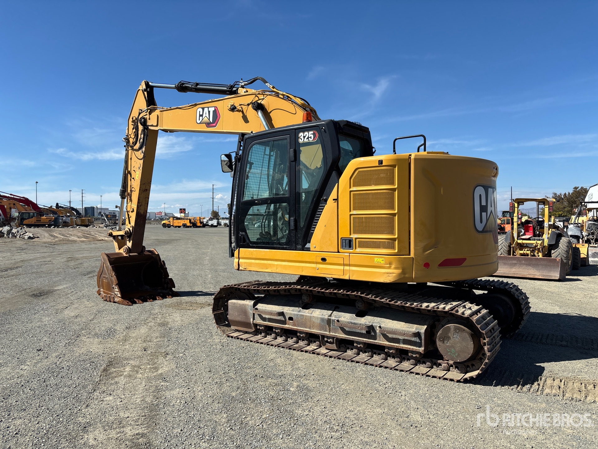 2020 Caterpillar 325