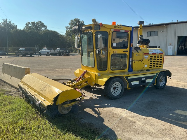 2016 Superior Broom SM80-K Self-Propelled Broom