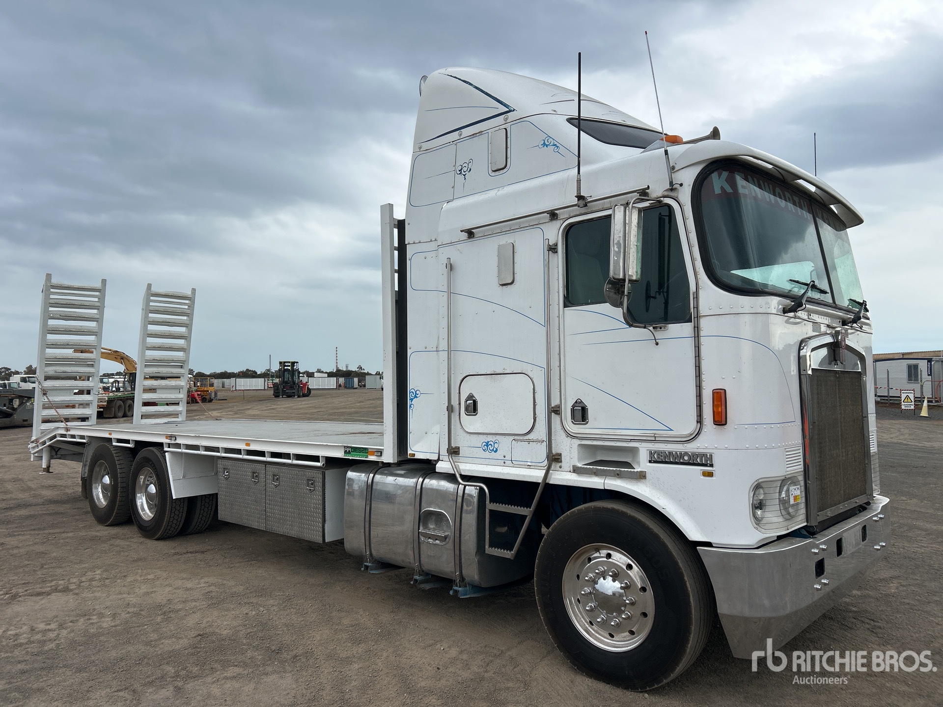 2004 Kenworth K104