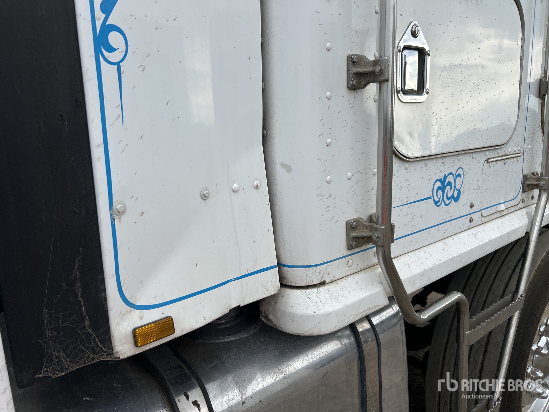2004 Kenworth K104