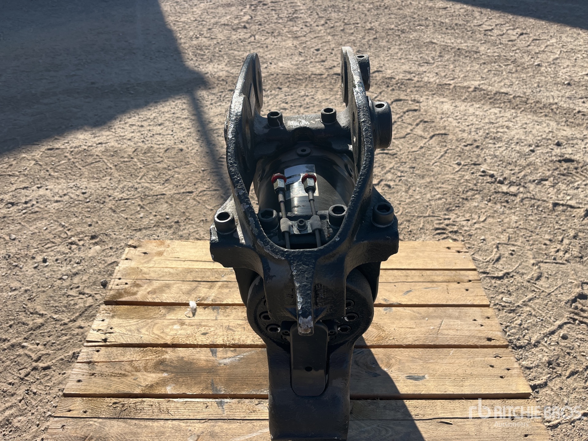 Miller HYDRAULIC TILTING EXCAVATOR (UN ...