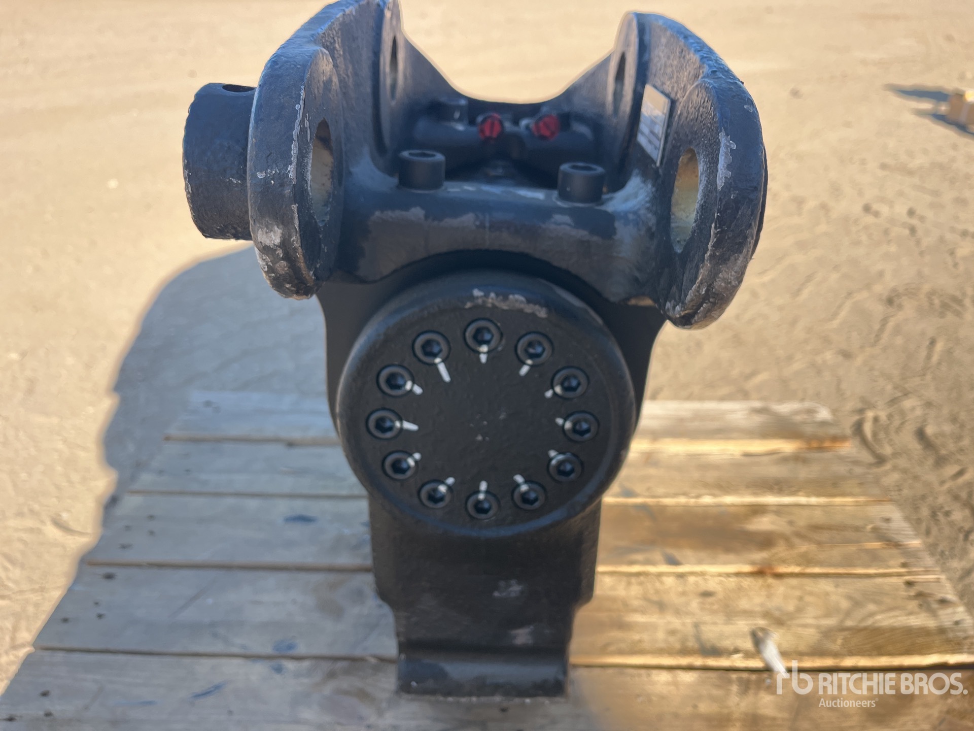 Miller HYDRAULIC TILTING EXCAVATOR (UN ...