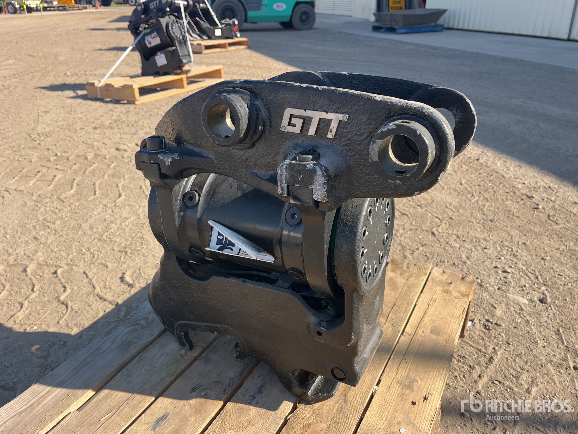 Miller HYDRAULIC TILTING EXCAVATOR (UN ...