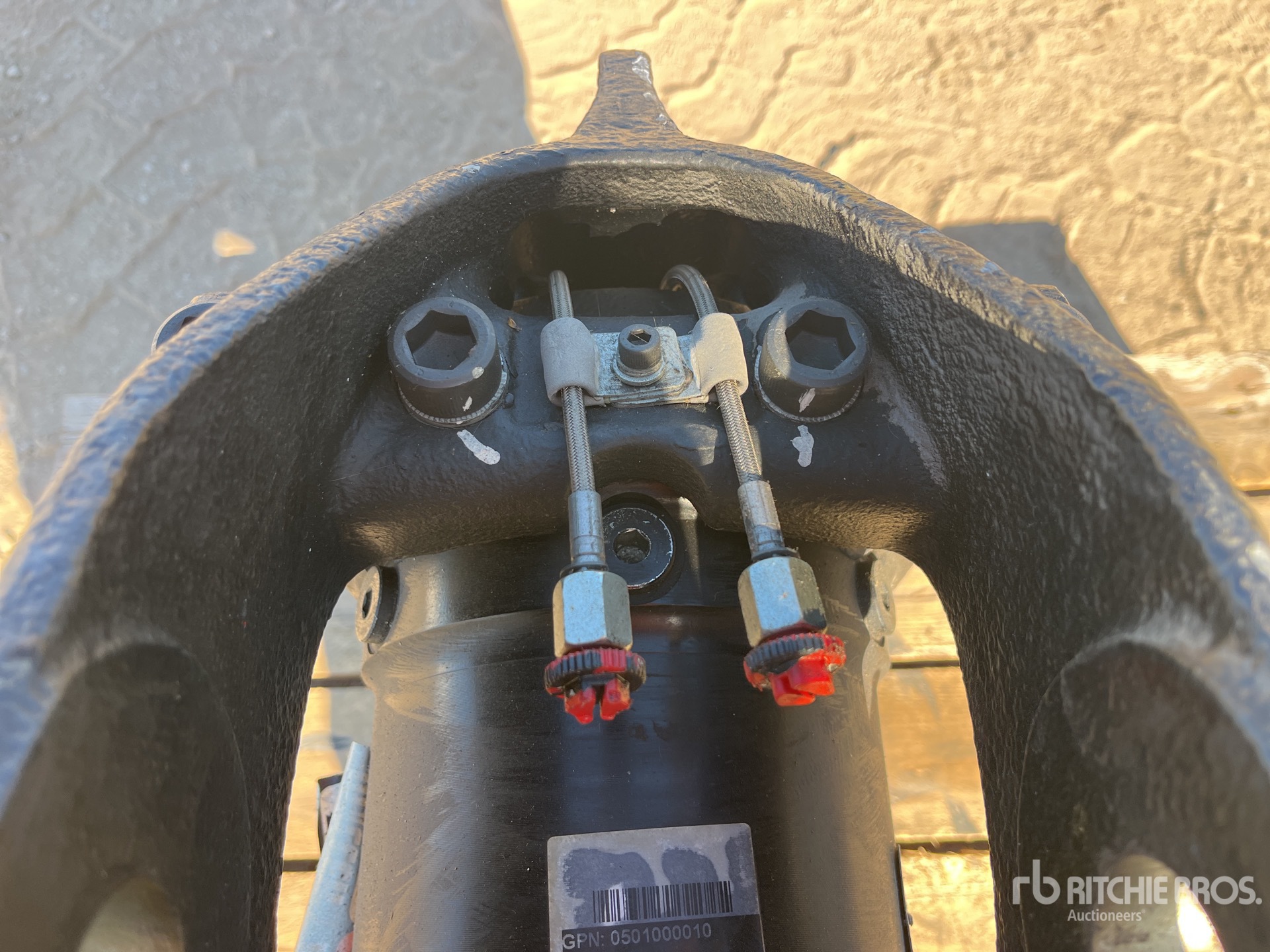Miller HYDRAULIC TILTING EXCAVATOR (UN ...