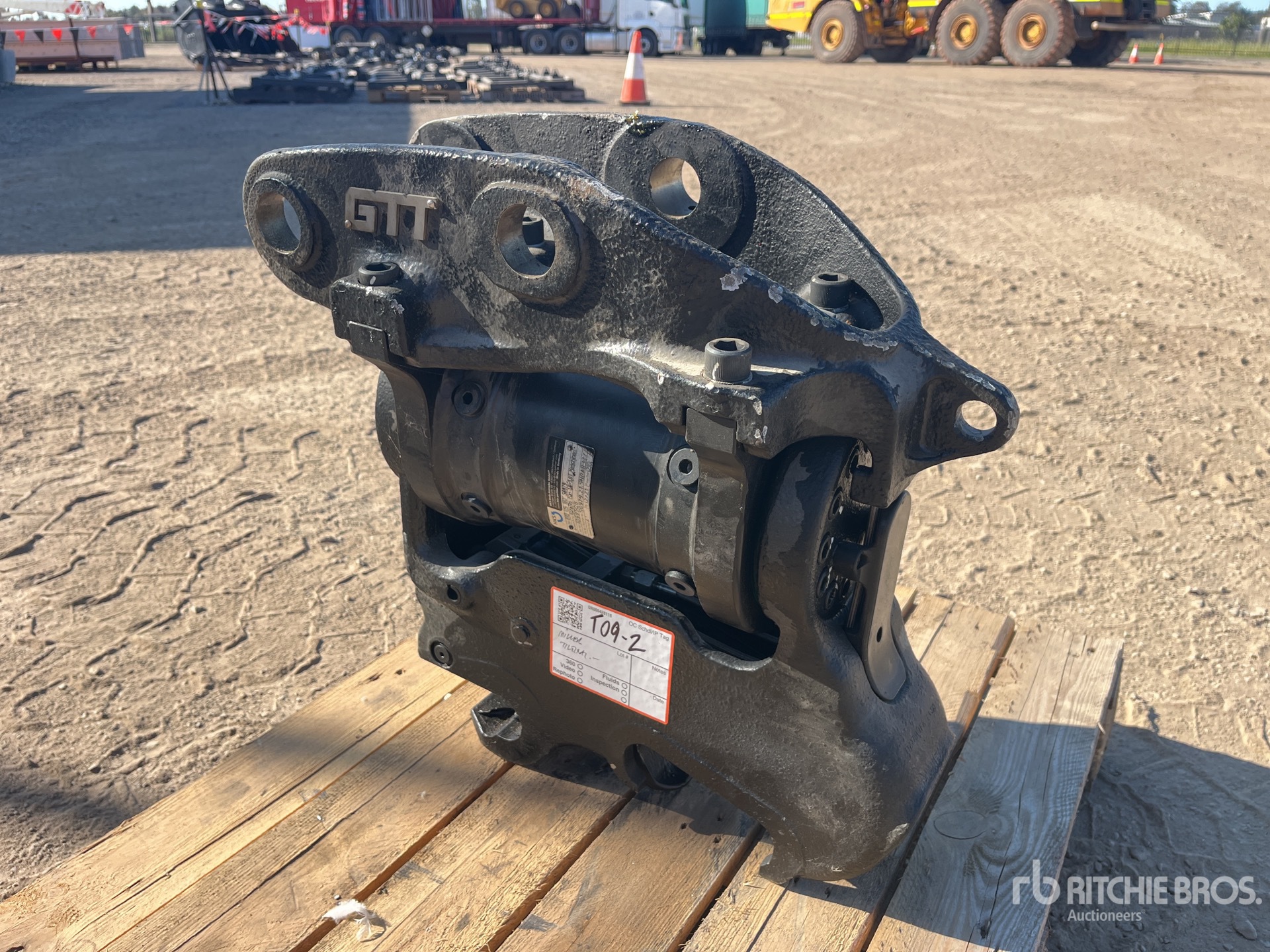 Miller HYDRAULIC TILTING EXCAVATOR (UN ...