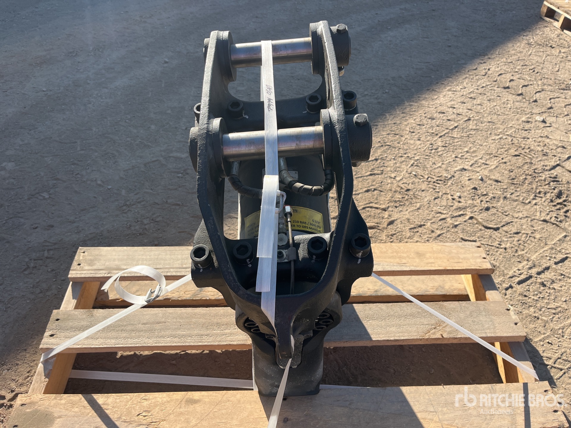 Miller HYDRAULIC TILTING EXCAVATOR (UN ...