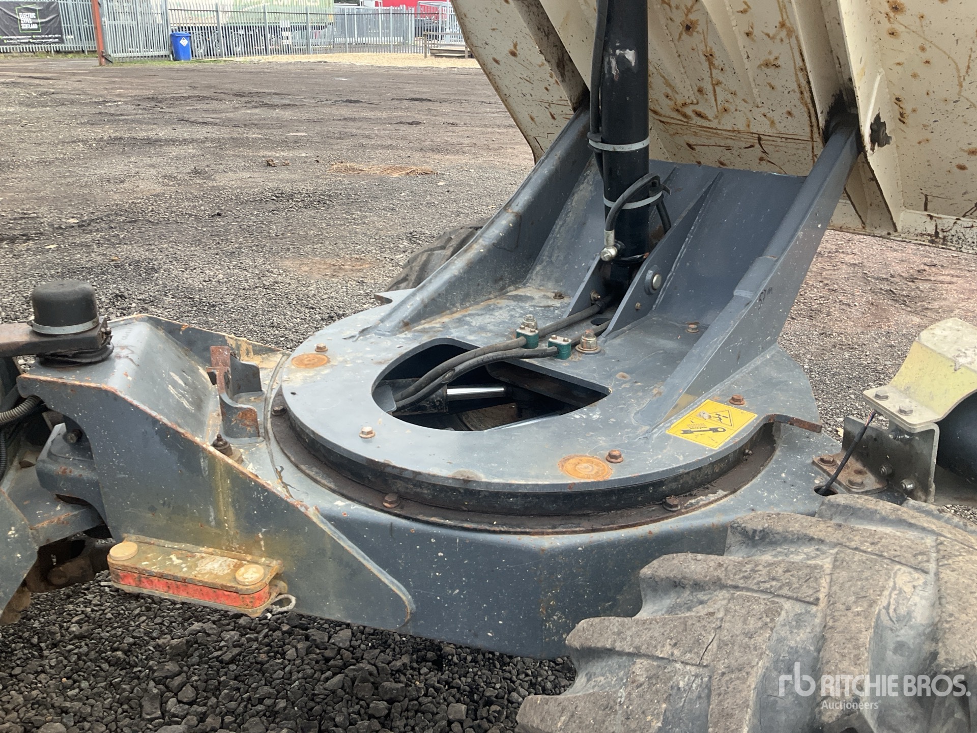 2016 Terex 3 TON 4X4 SWIVEL