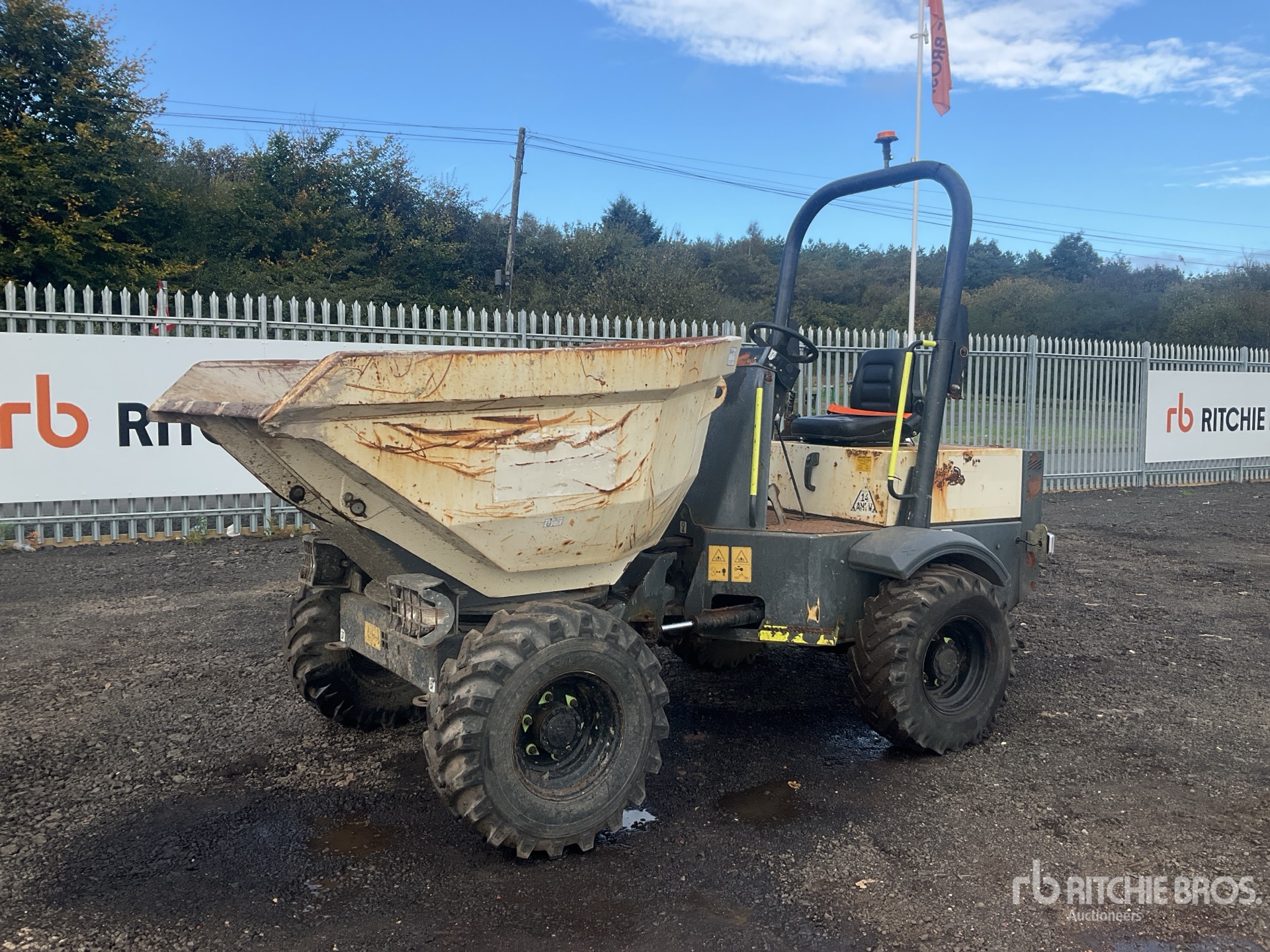 Photo of 2016 Terex 3 ton 4x4 Swivel