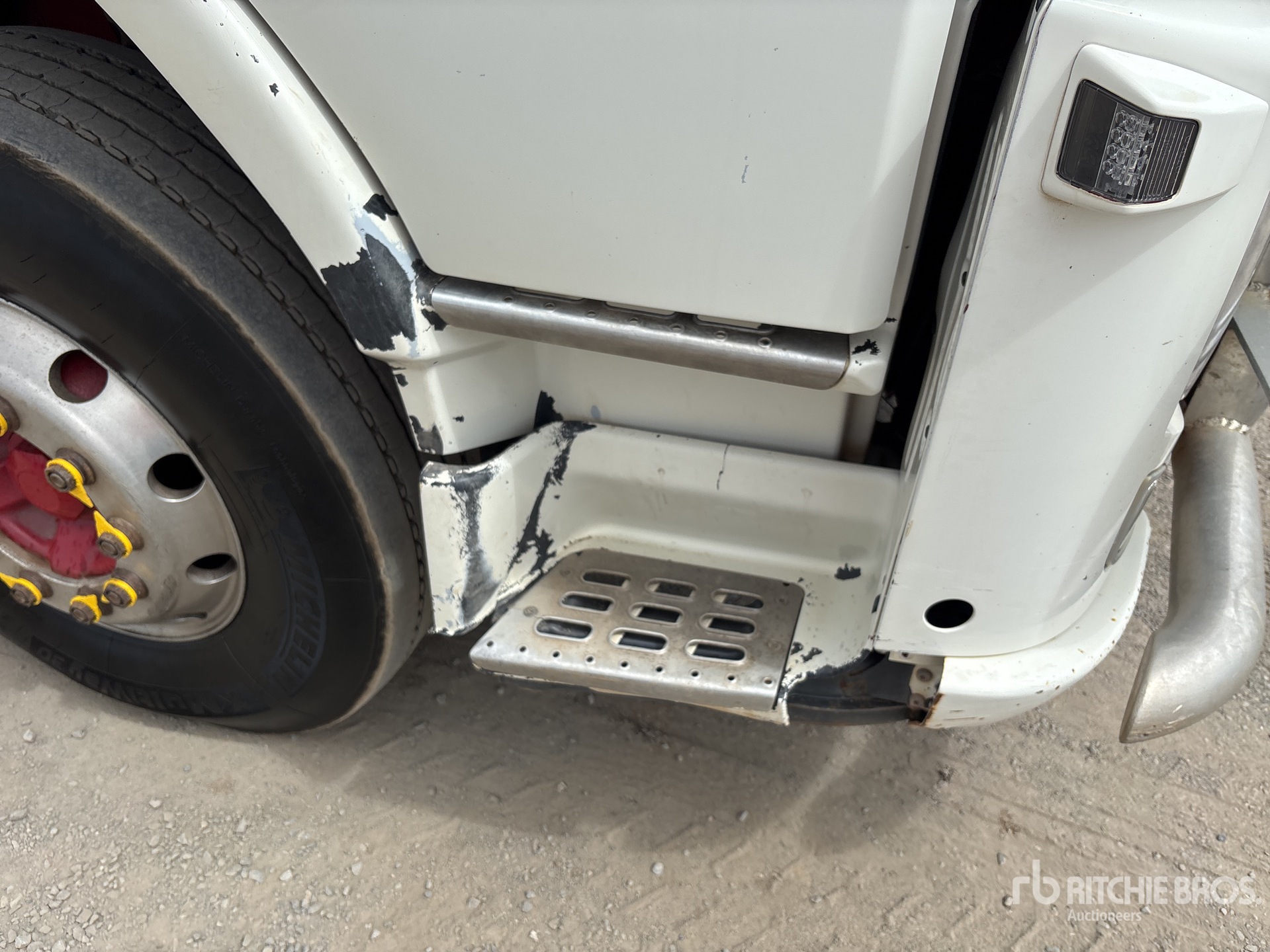 2011 Volvo FM13