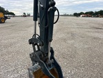 Hydraulics with Thumb Cylinder