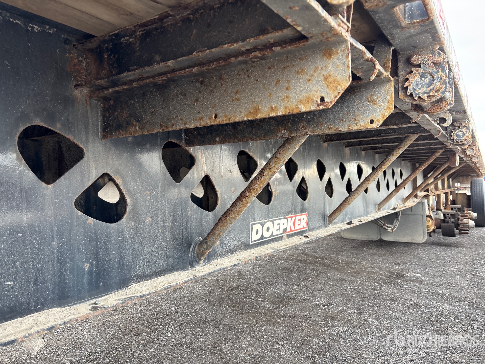 2014 Doepker 53 FT TRI/A (INOPERABLE)