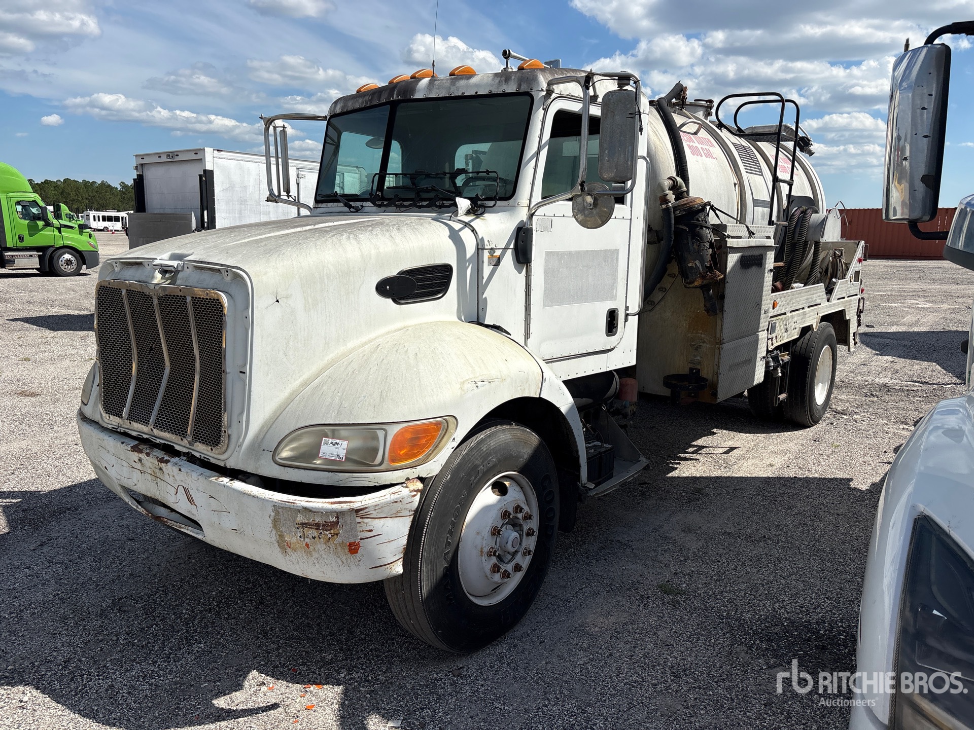 Photo of 2009 Peterbilt 335
