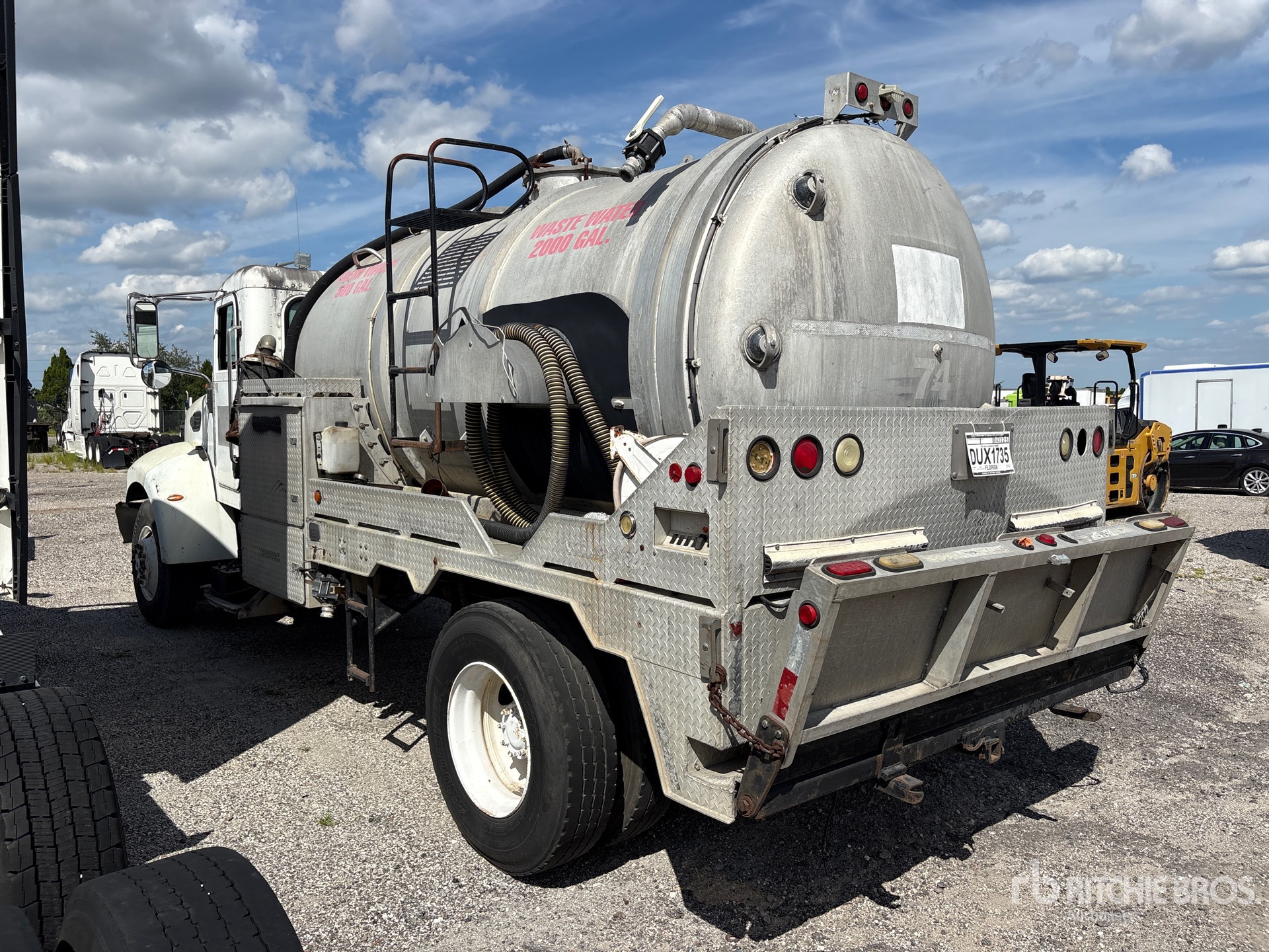 2009 Peterbilt 335