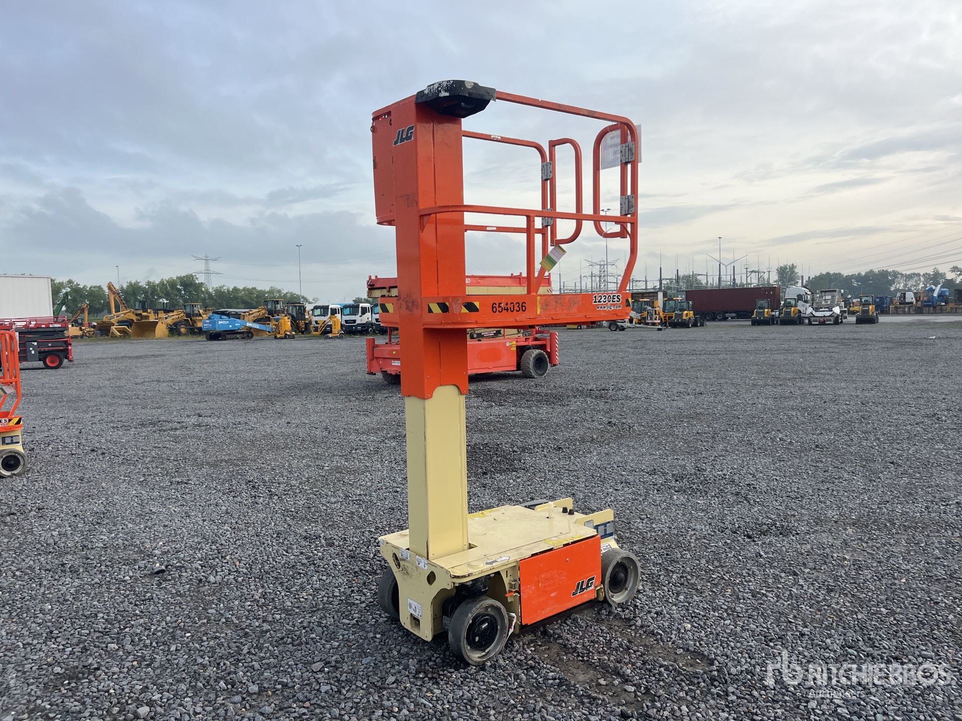 Photo of 2016 JLG 1230ES