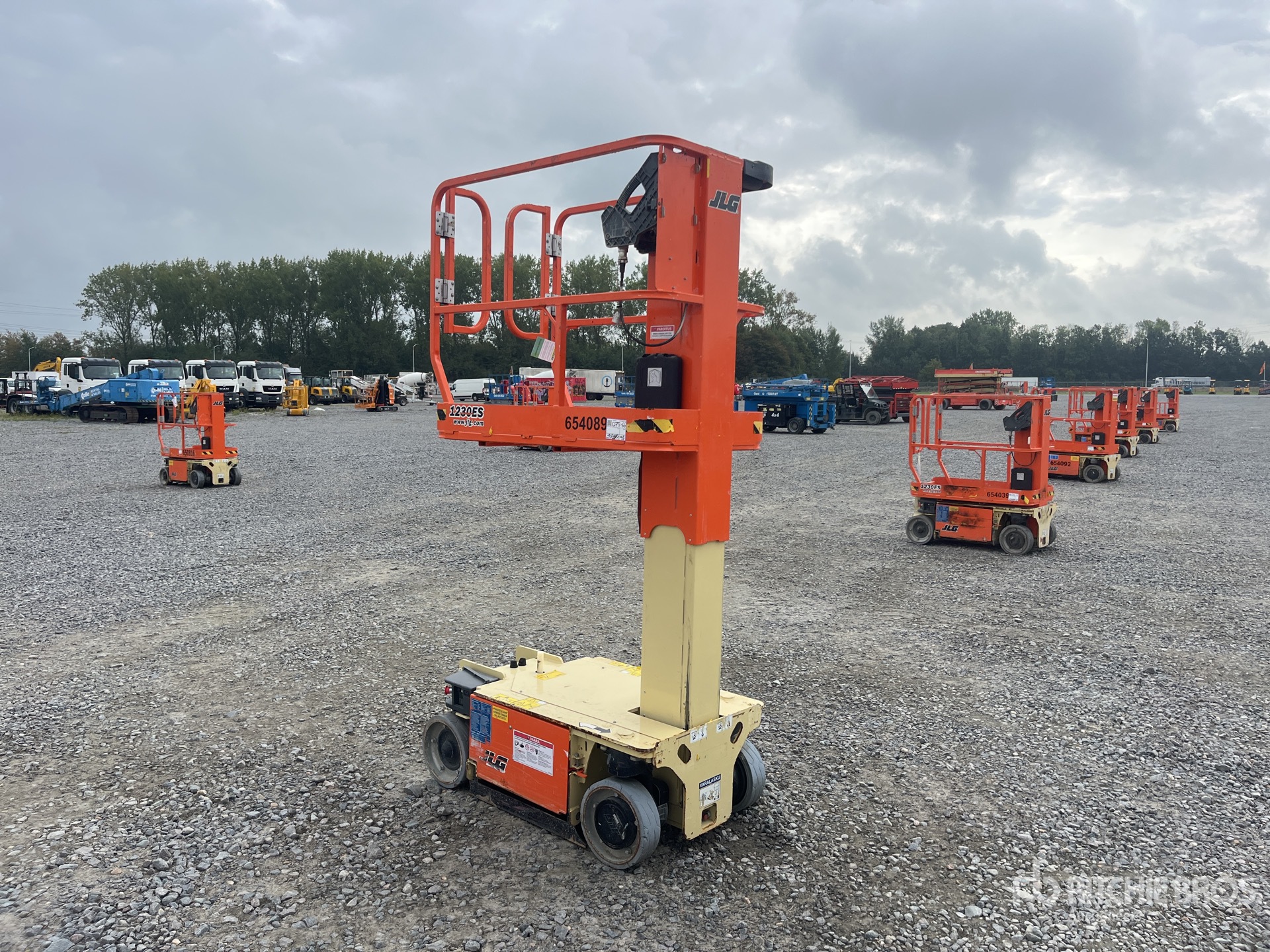 2016 JLG 1230ES