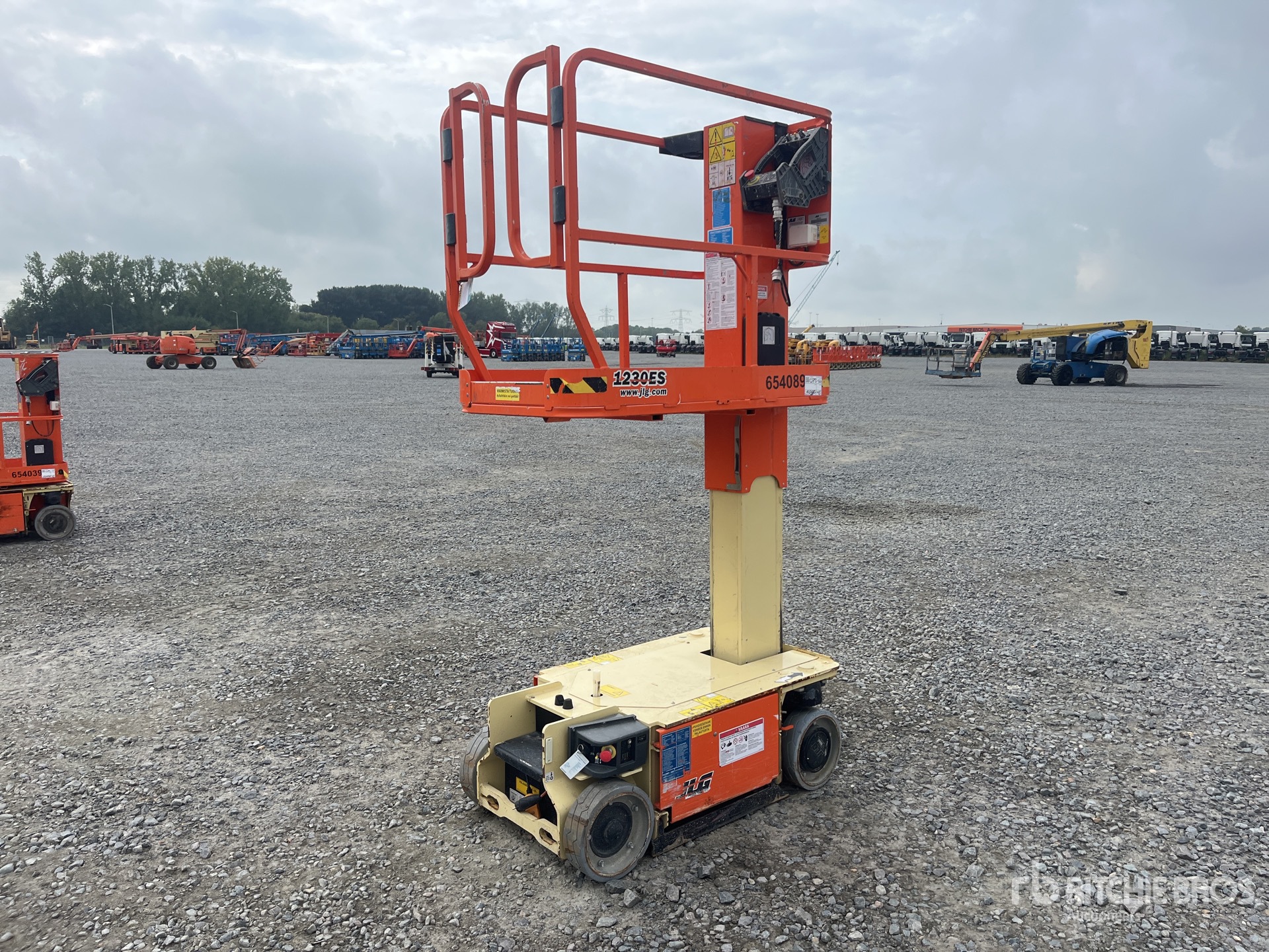 Photo of 2016 JLG 1230ES
