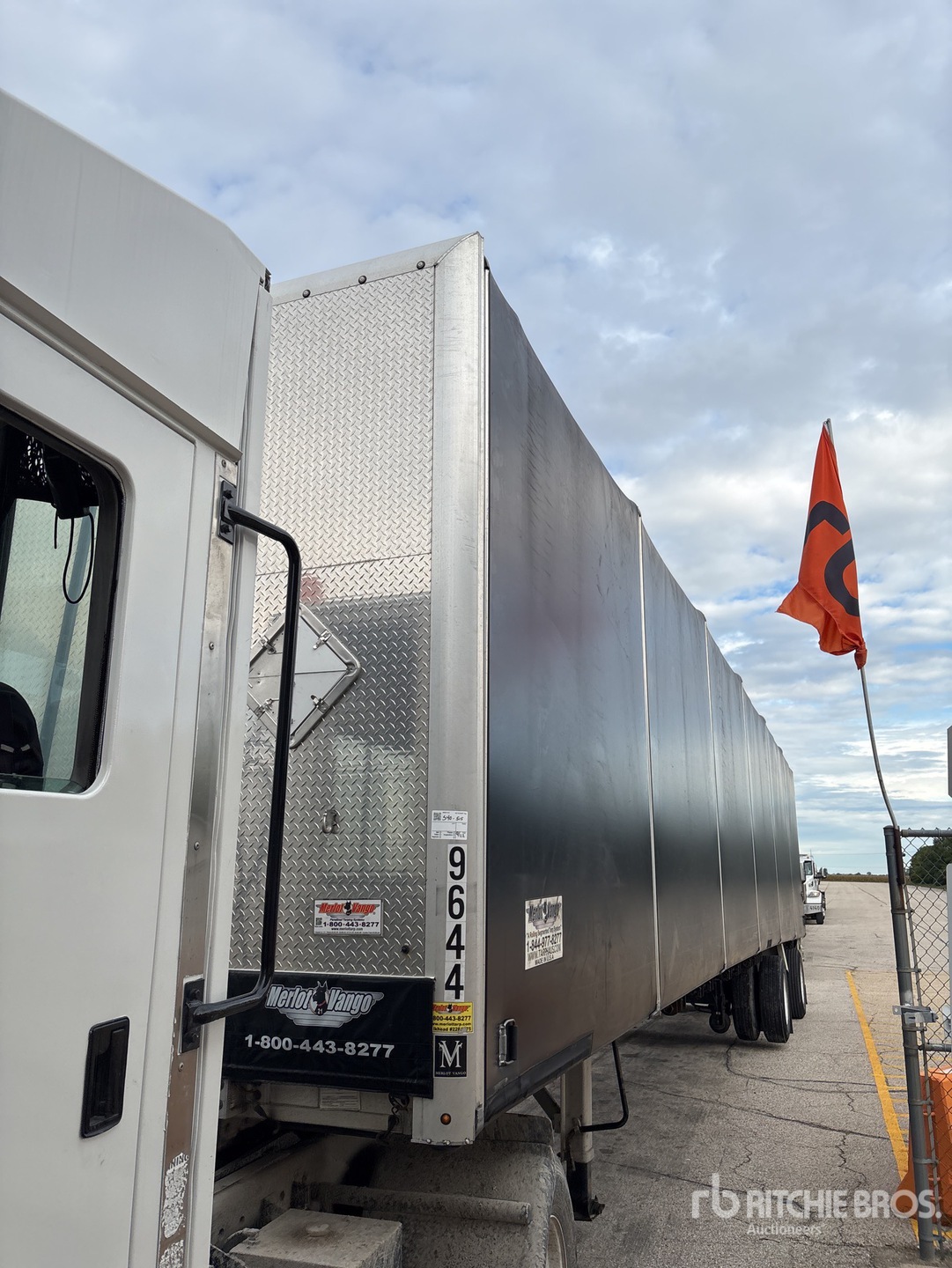 2023 Reitnouer 48 ft T/A Spread Axle