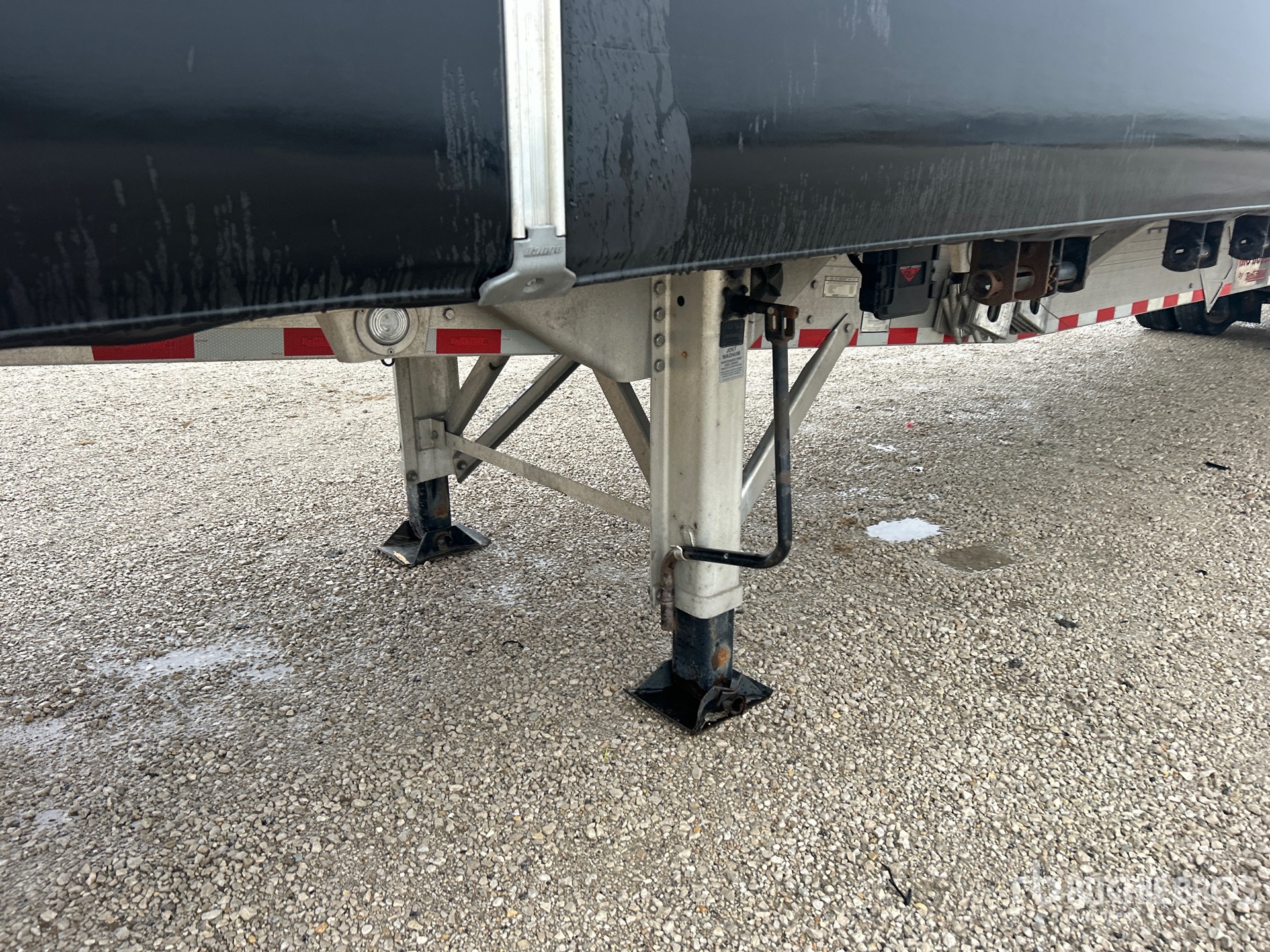 2023 Reitnouer 48 ft T/A Spread Axle