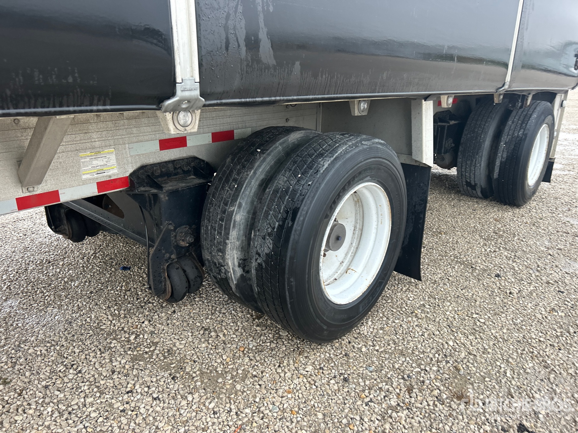 2023 Reitnouer 48 ft T/A Spread Axle
