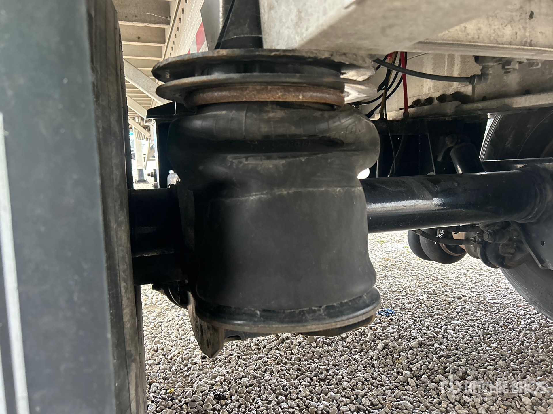 2023 Reitnouer 48 ft T/A Spread Axle