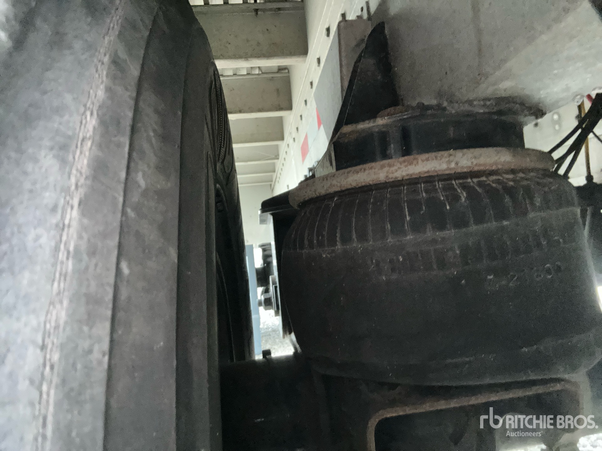 2023 Reitnouer 48 ft T/A Spread Axle
