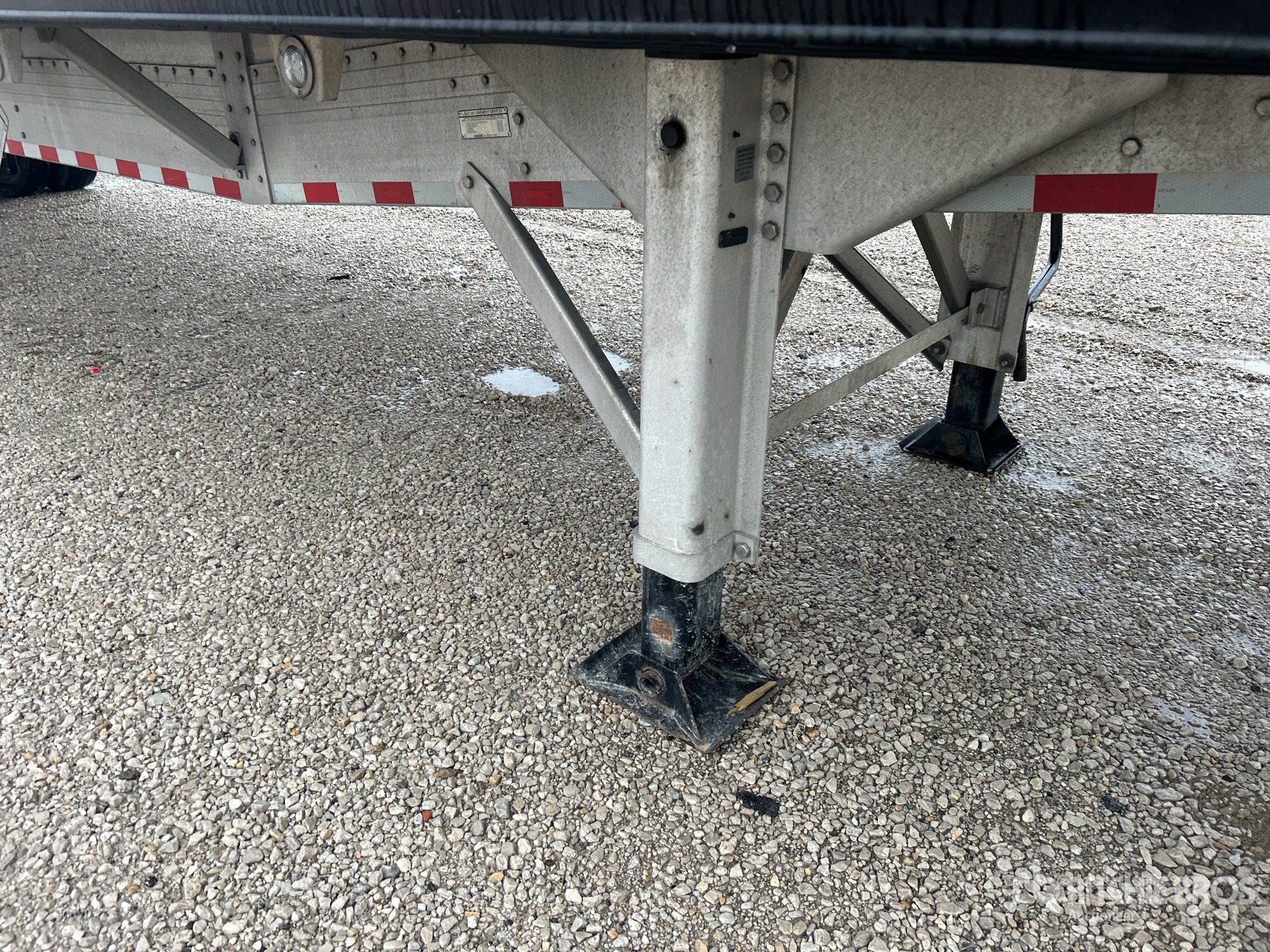 2023 Reitnouer 48 ft T/A Spread Axle