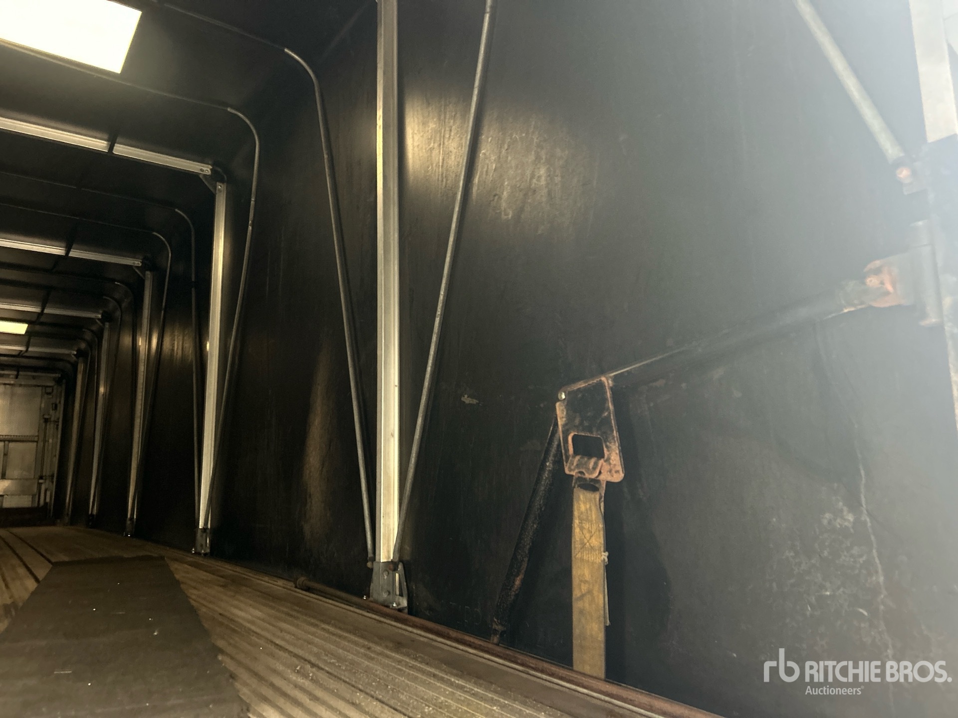 2023 Reitnouer 48 ft T/A Spread Axle
