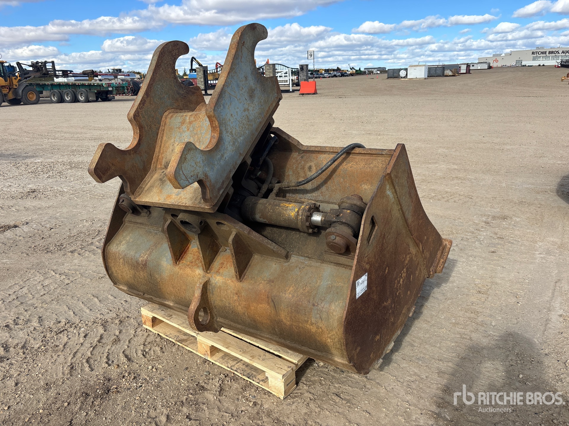 Wabash 58 IN HYDRAULIC TILTING