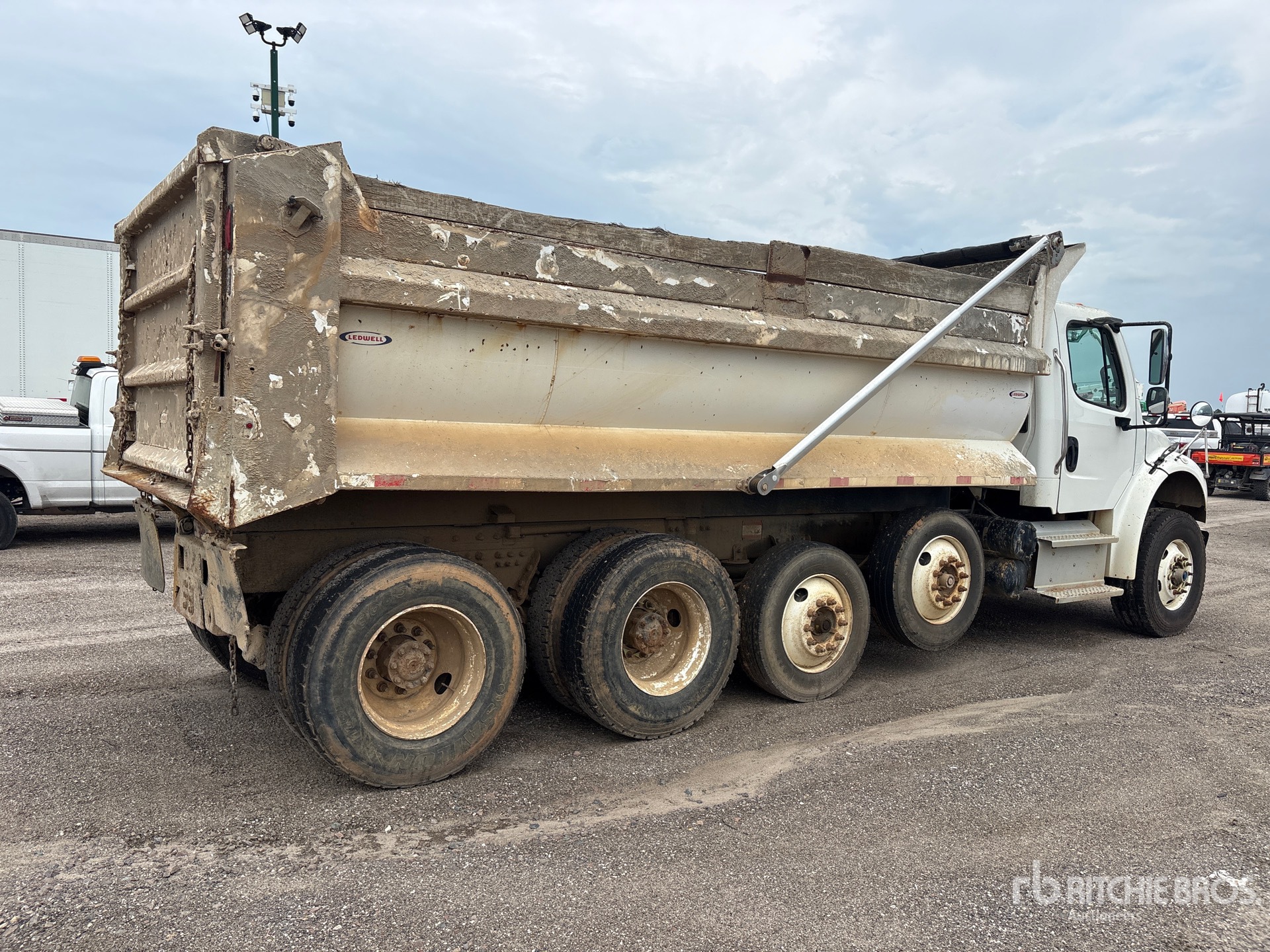 2020 Freightliner M2 106